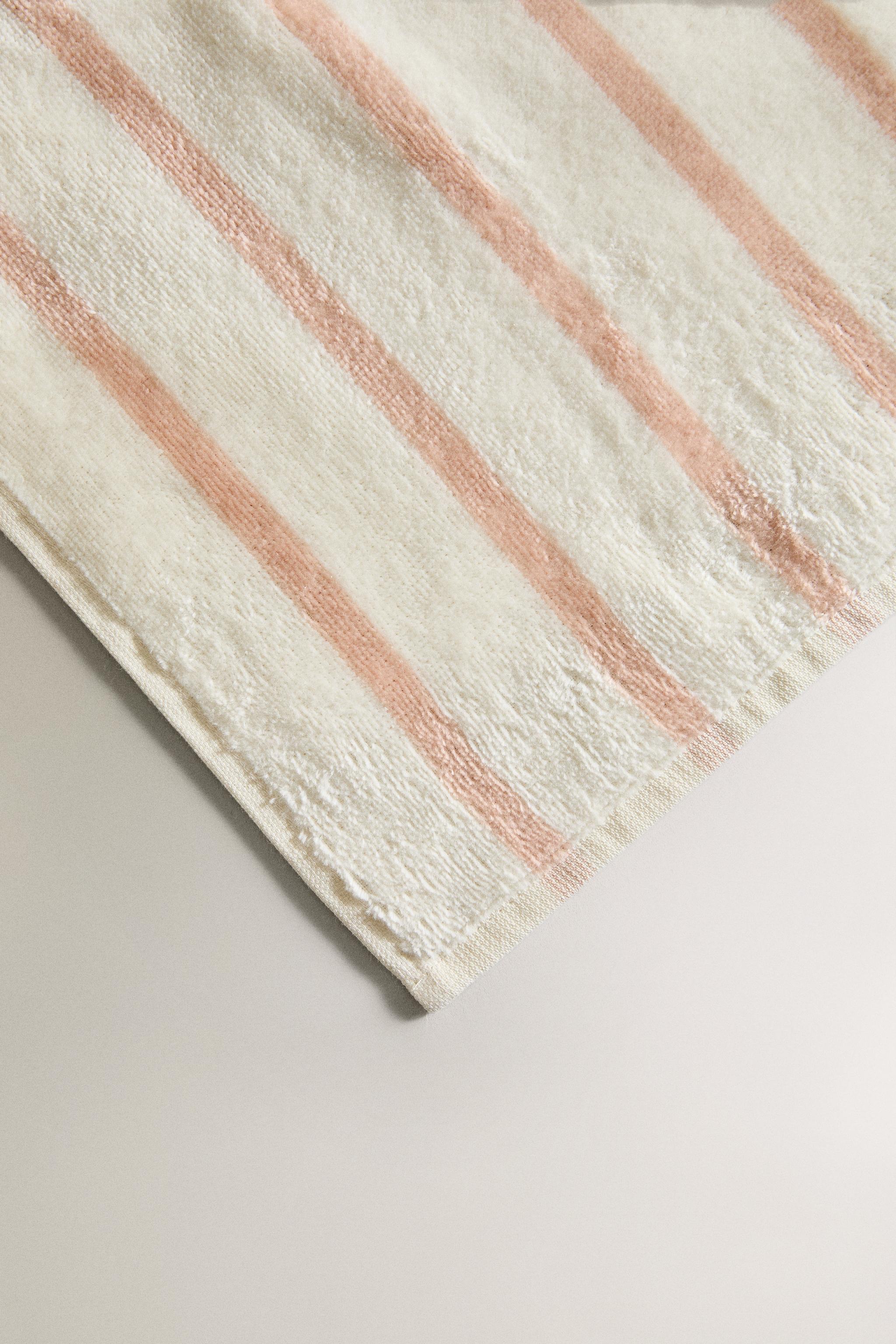 CHILDREN'S STRIPED BATH TOWEL WITH SKATING DOG