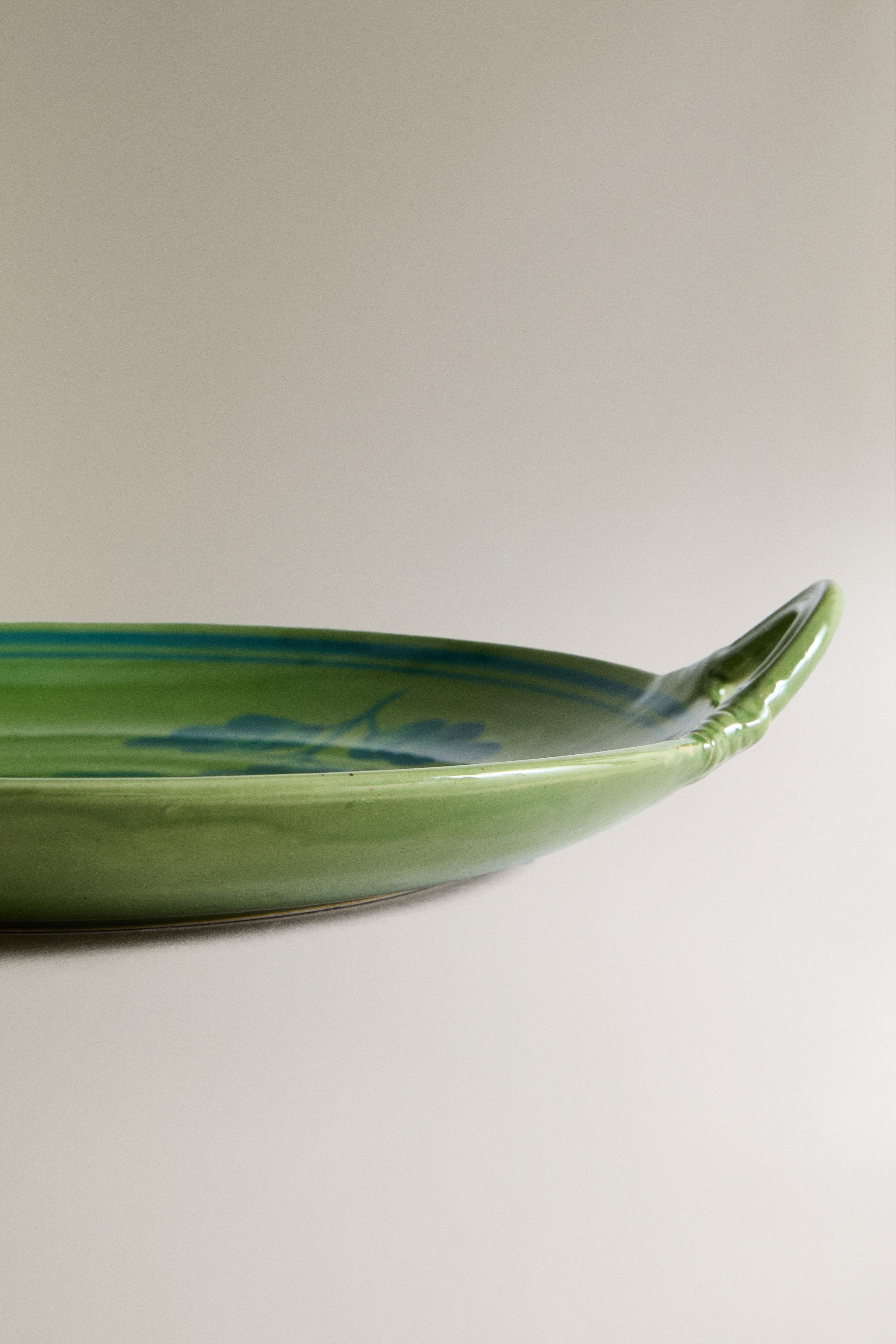 ROUND FLORAL STONEWARE SERVING DISH