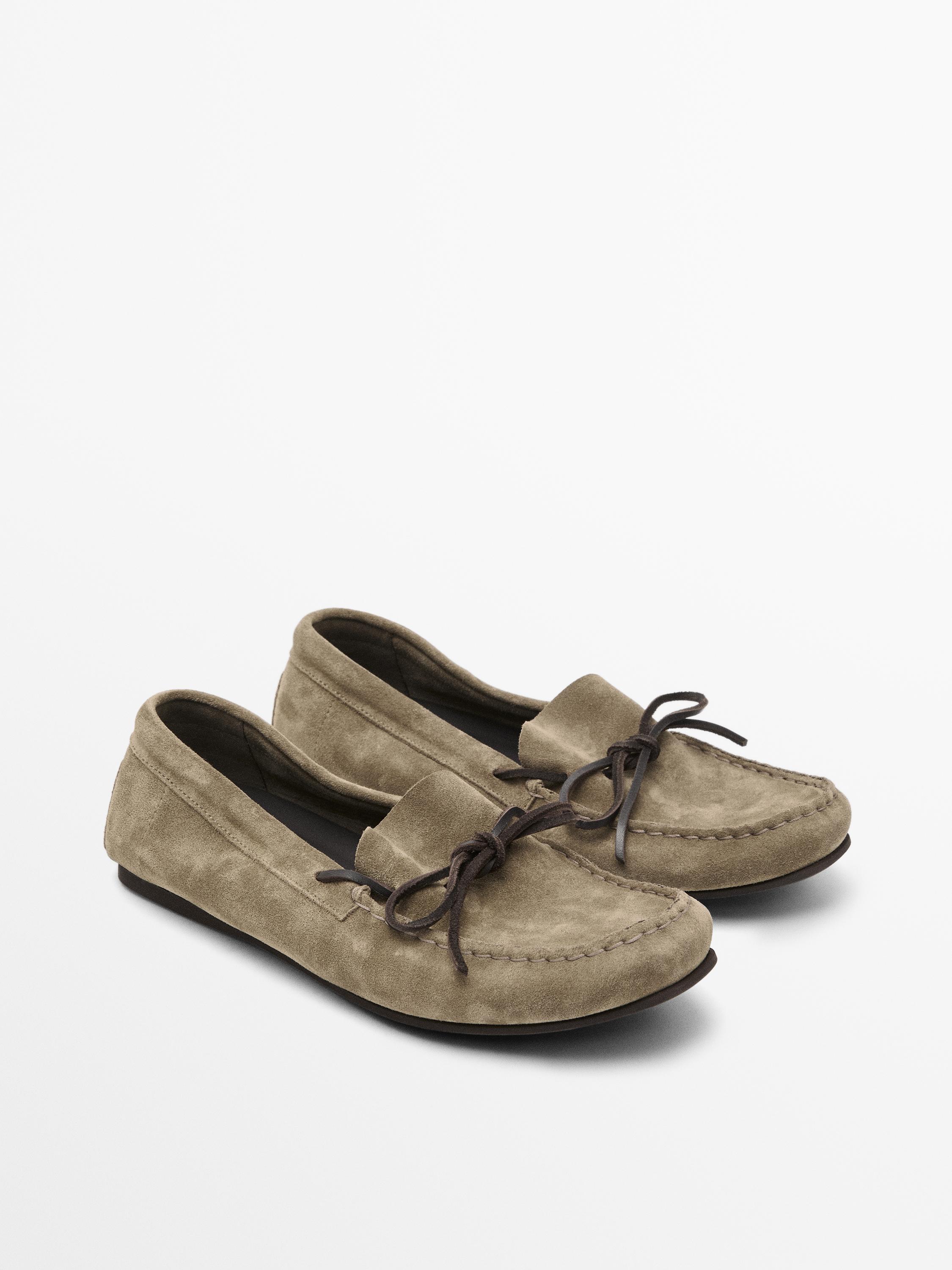 Split suede loafers with bow