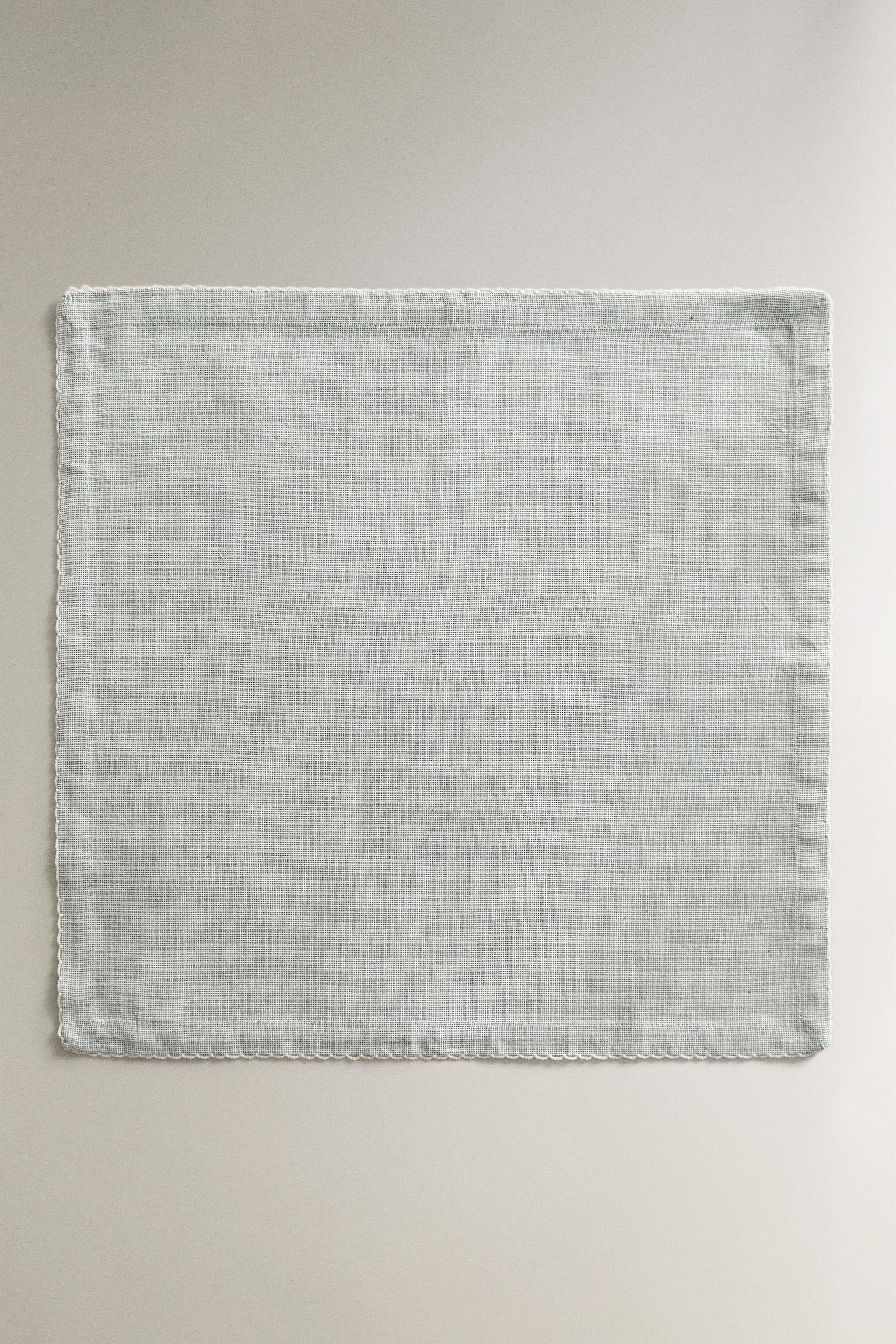 SET OF SCALLOPED NAPKINS (SET OF 2)