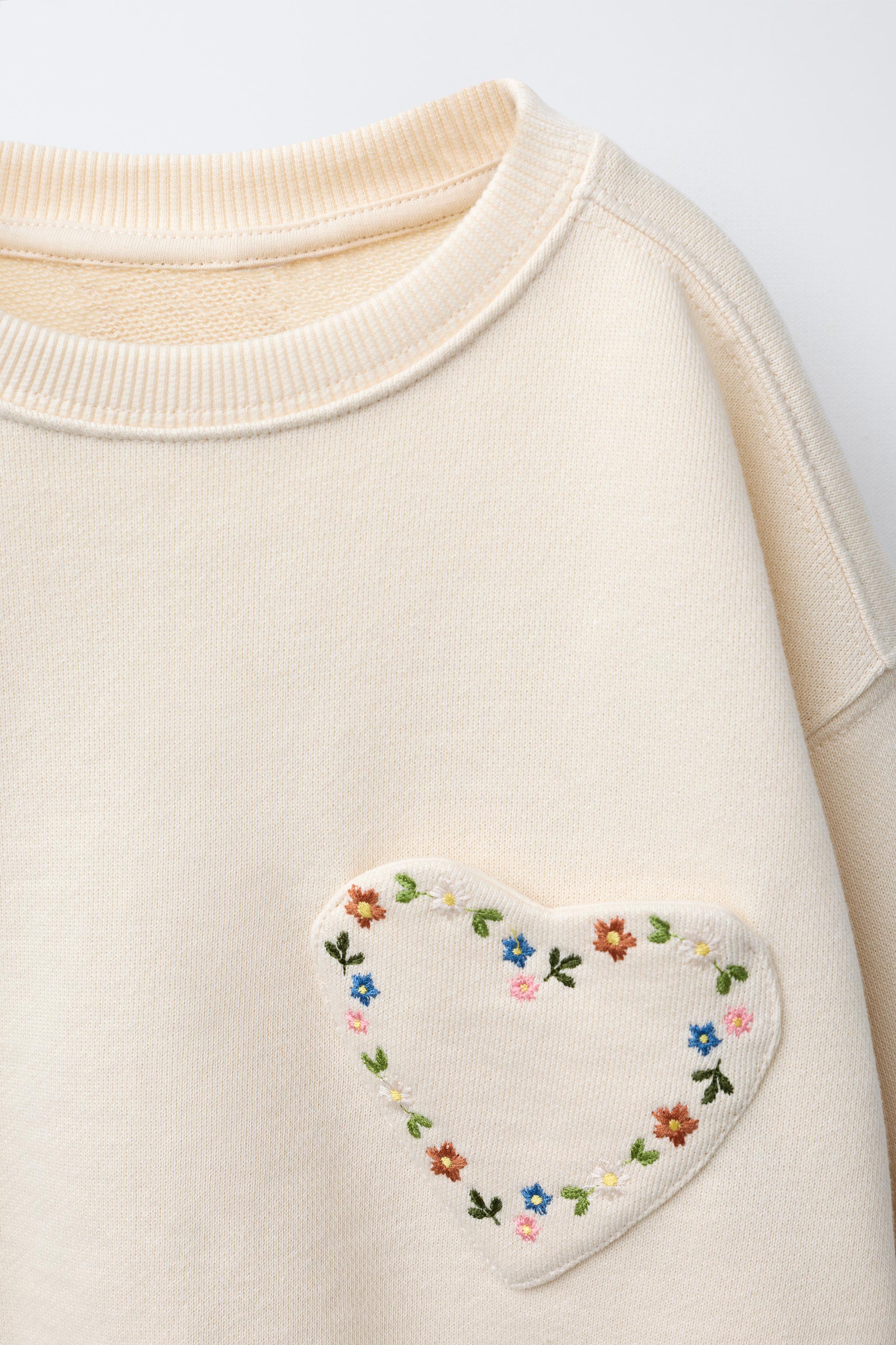 HEART POCKET SWEATSHIRT