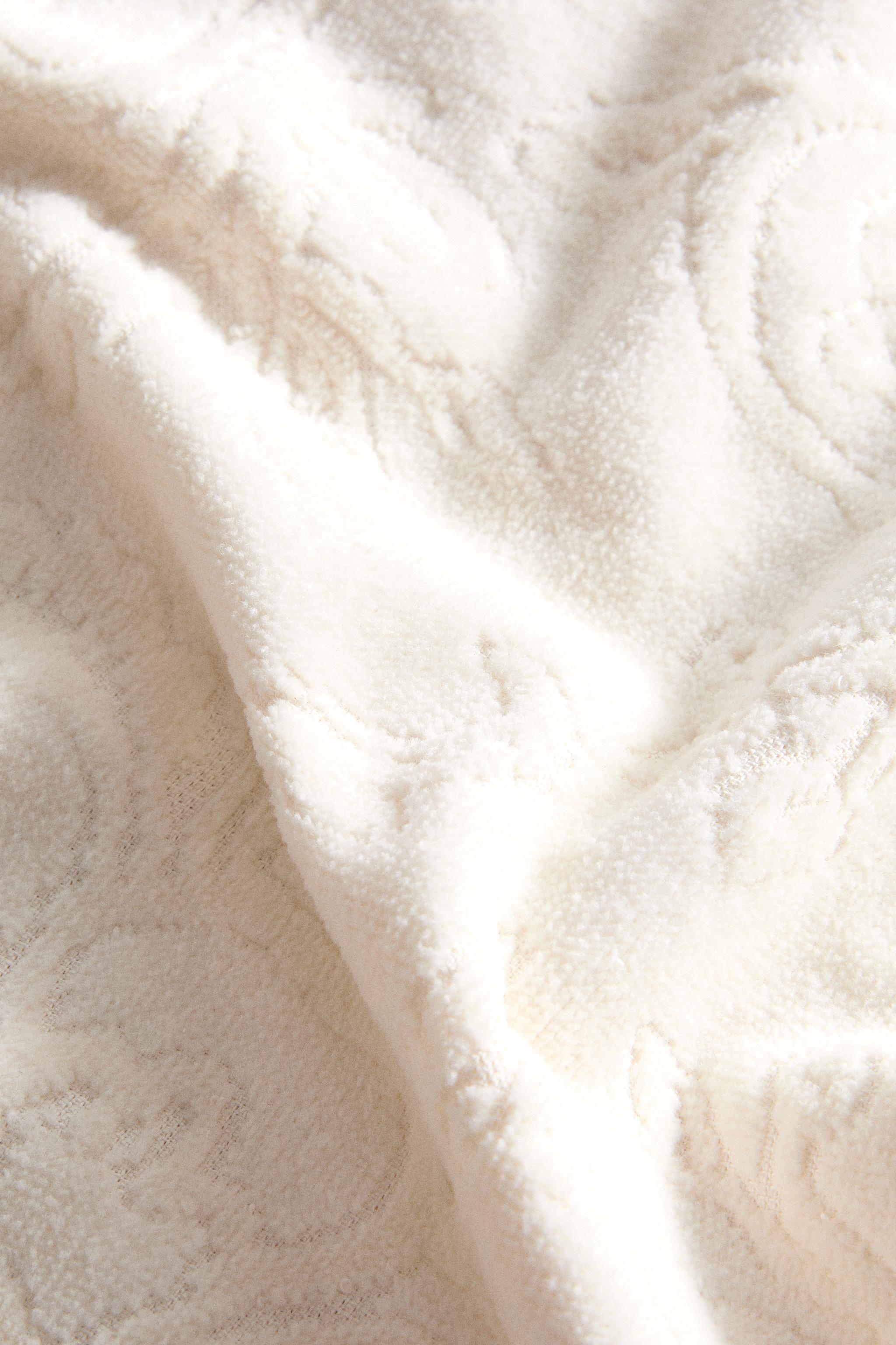 JACQUARD POMPOM BATH TOWEL