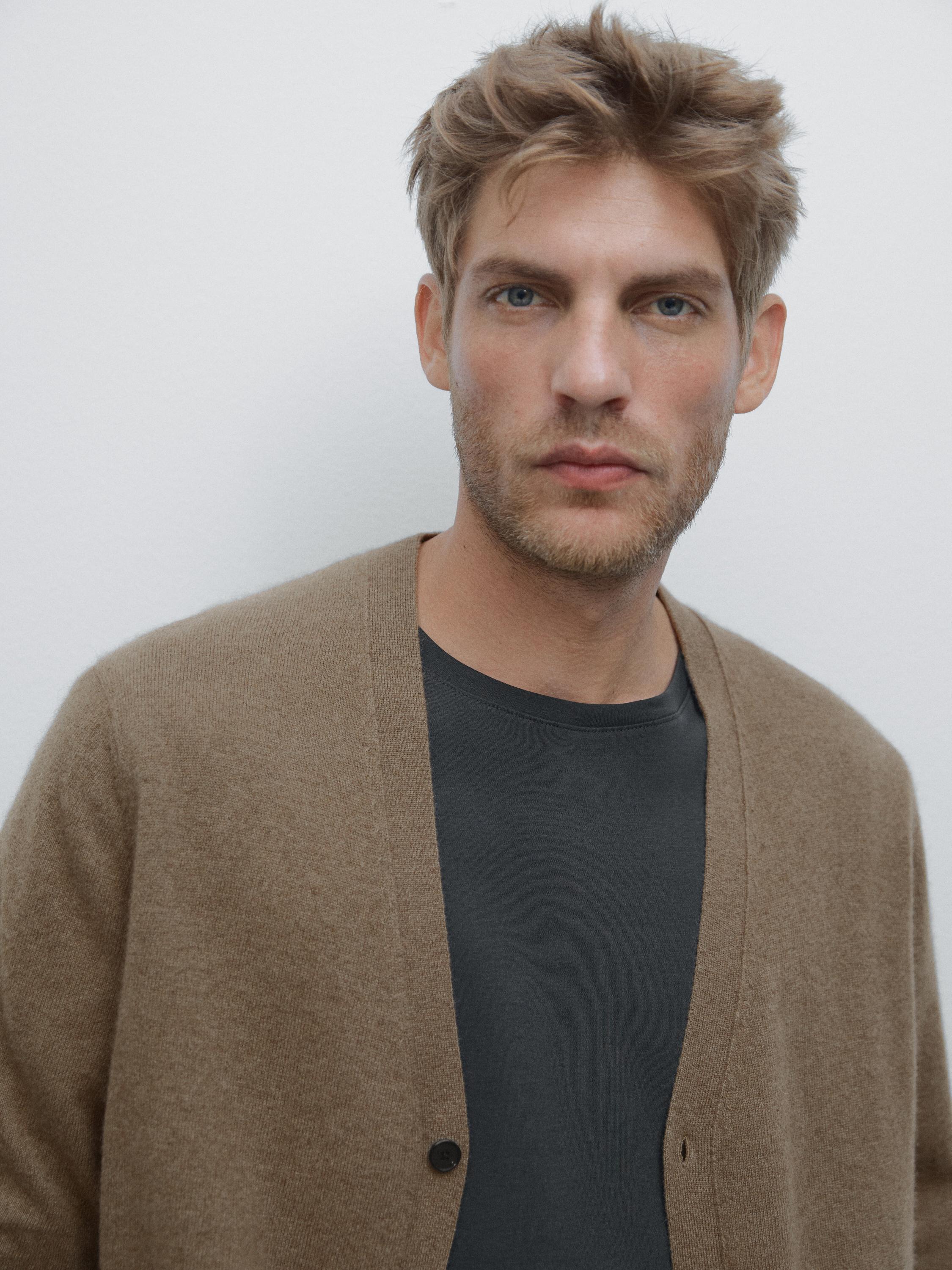 100% cashmere V-neck cardigan