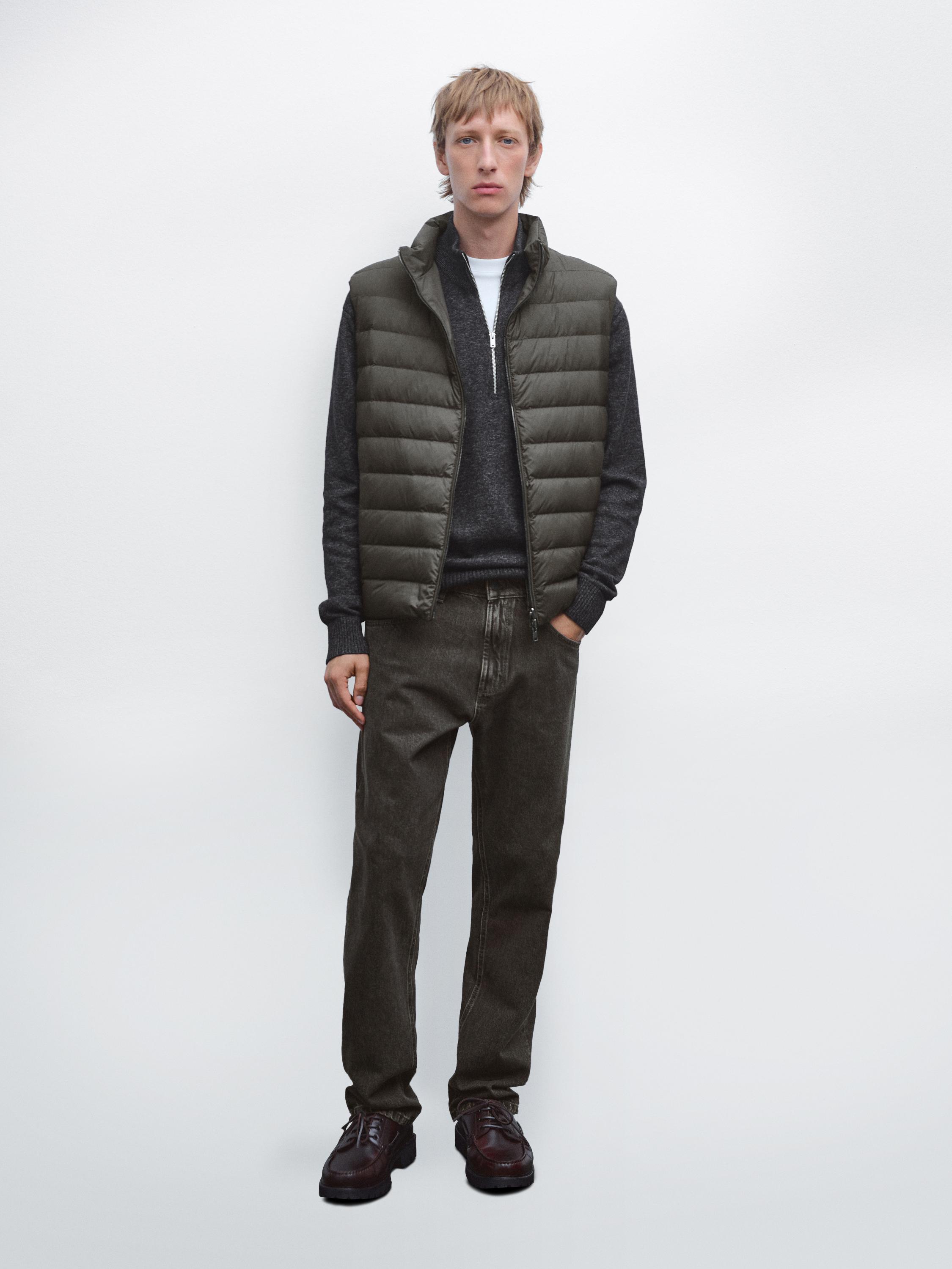 Water-repellent reversible down blend gilet