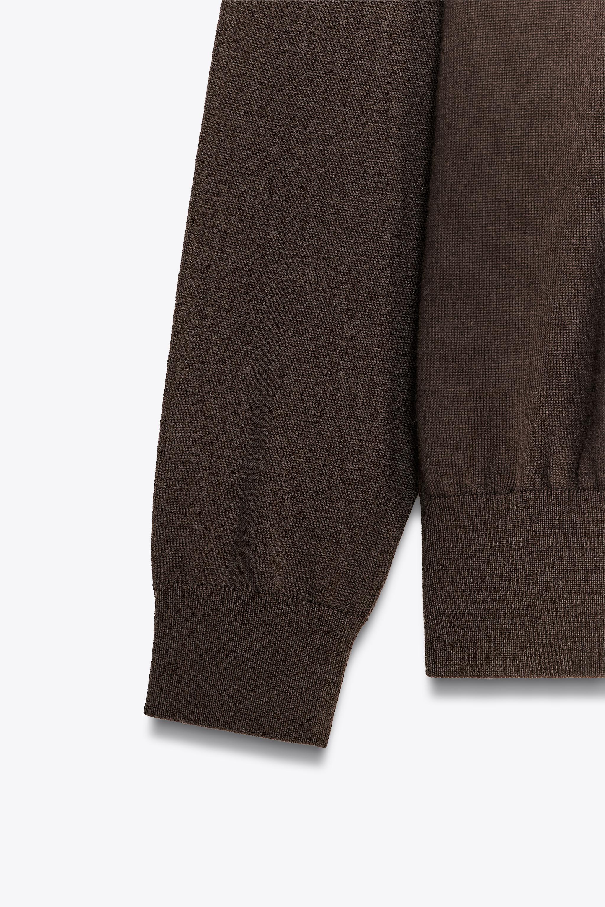 100% WOOL KNIT V-NECK SWEATER