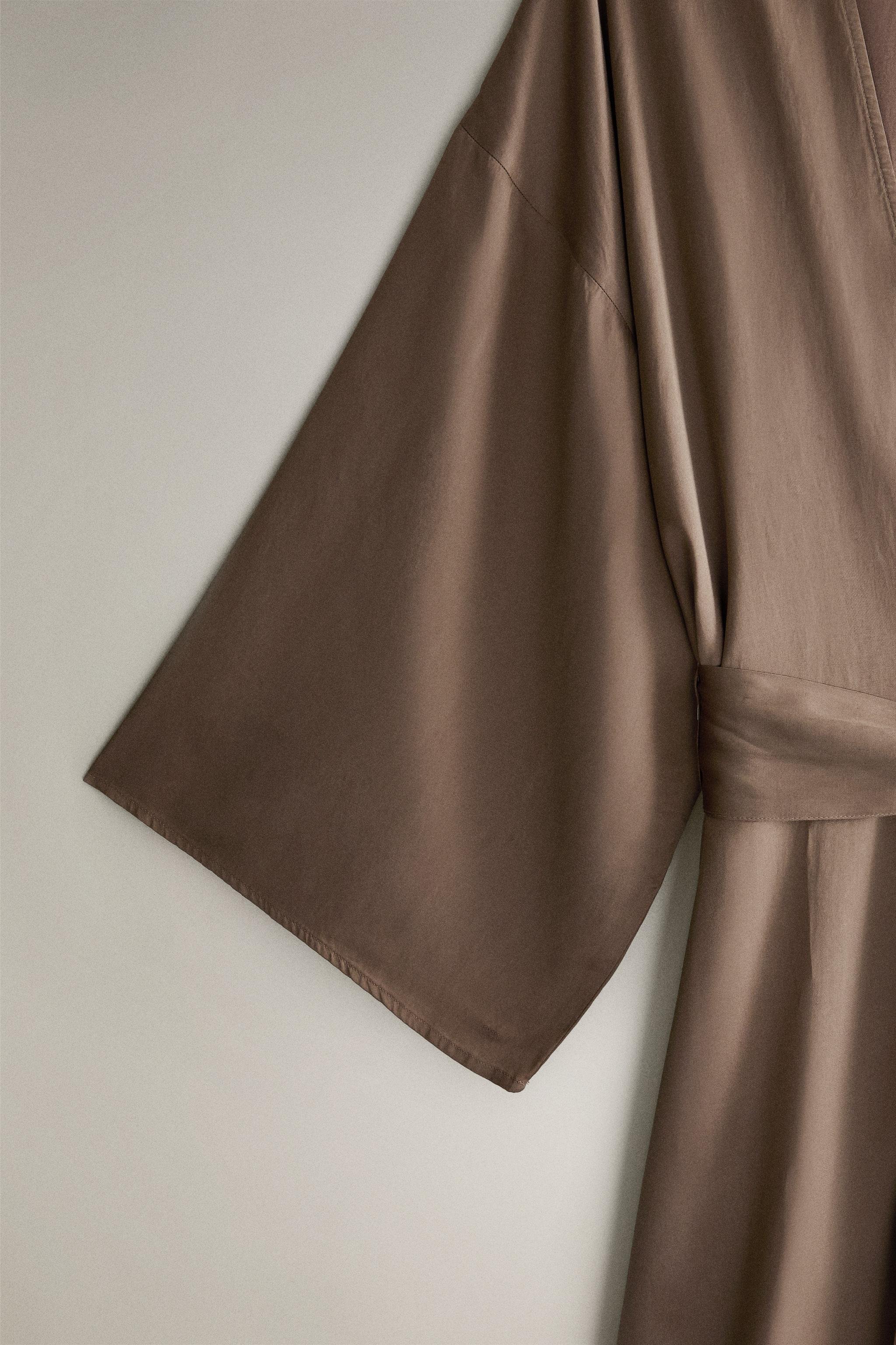 GATHERED SATEEN ROBE