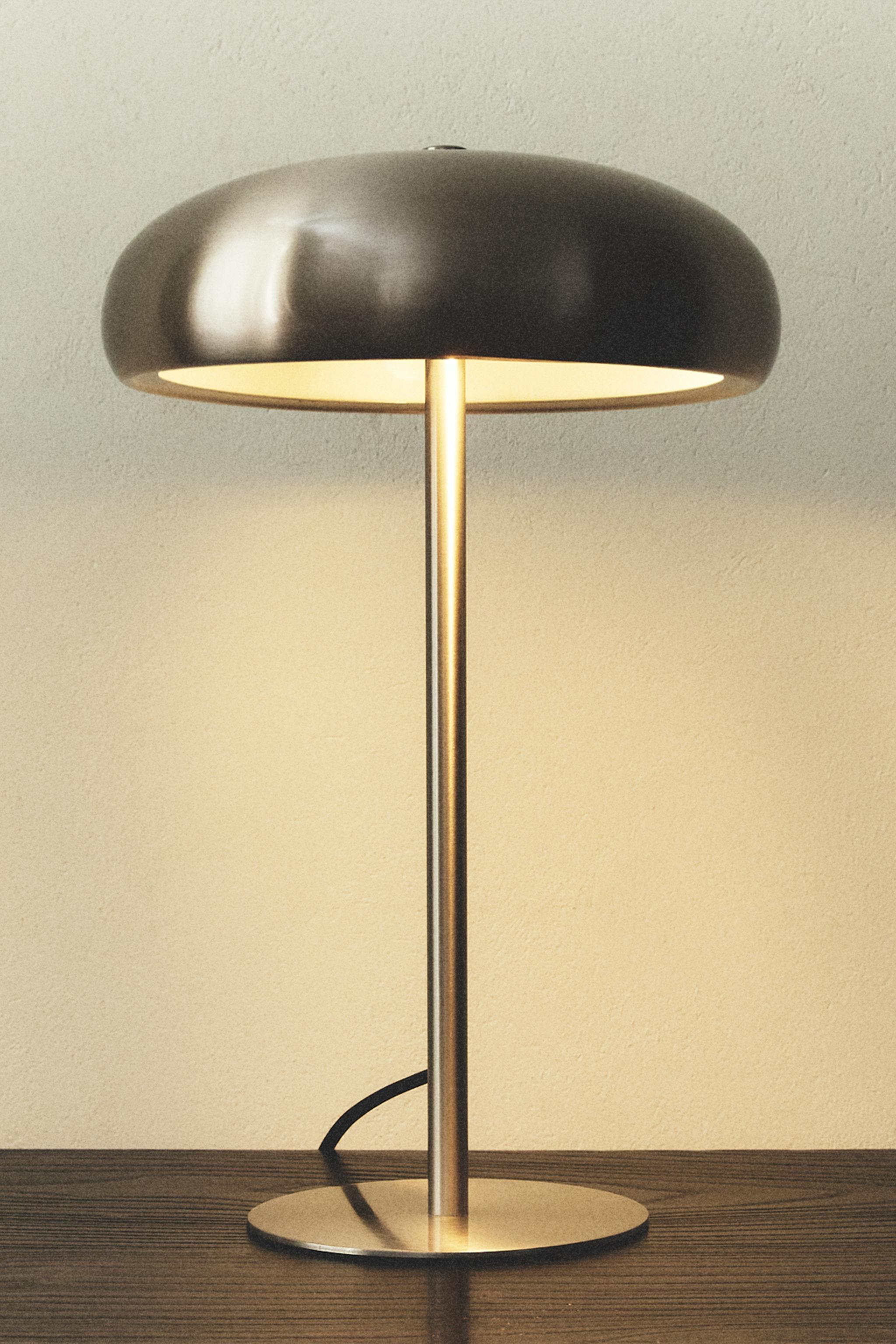 LARGE MONOCHROME TABLE LAMP