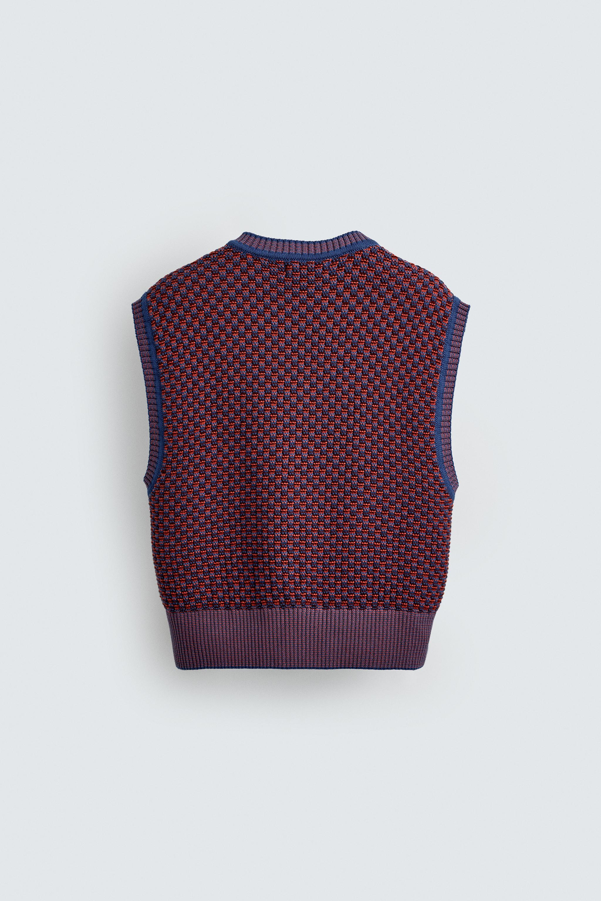 CONTRAST KNIT VEST