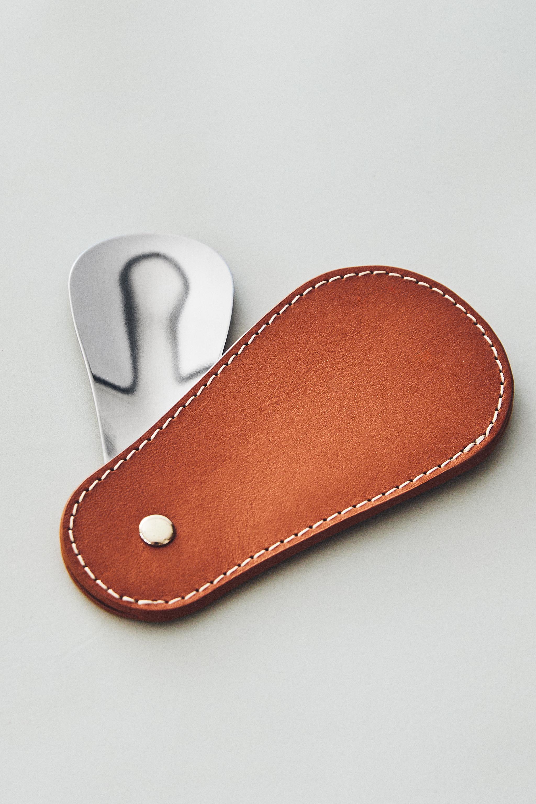 LEATHER TRAVEL SHOEHORN