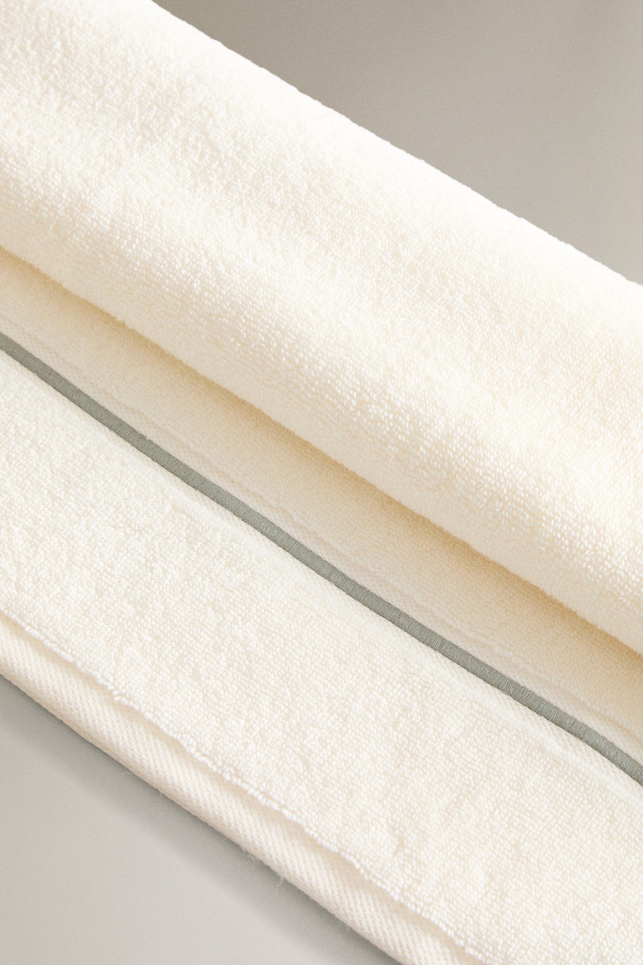 EMBROIDERED TRIM BATH TOWEL