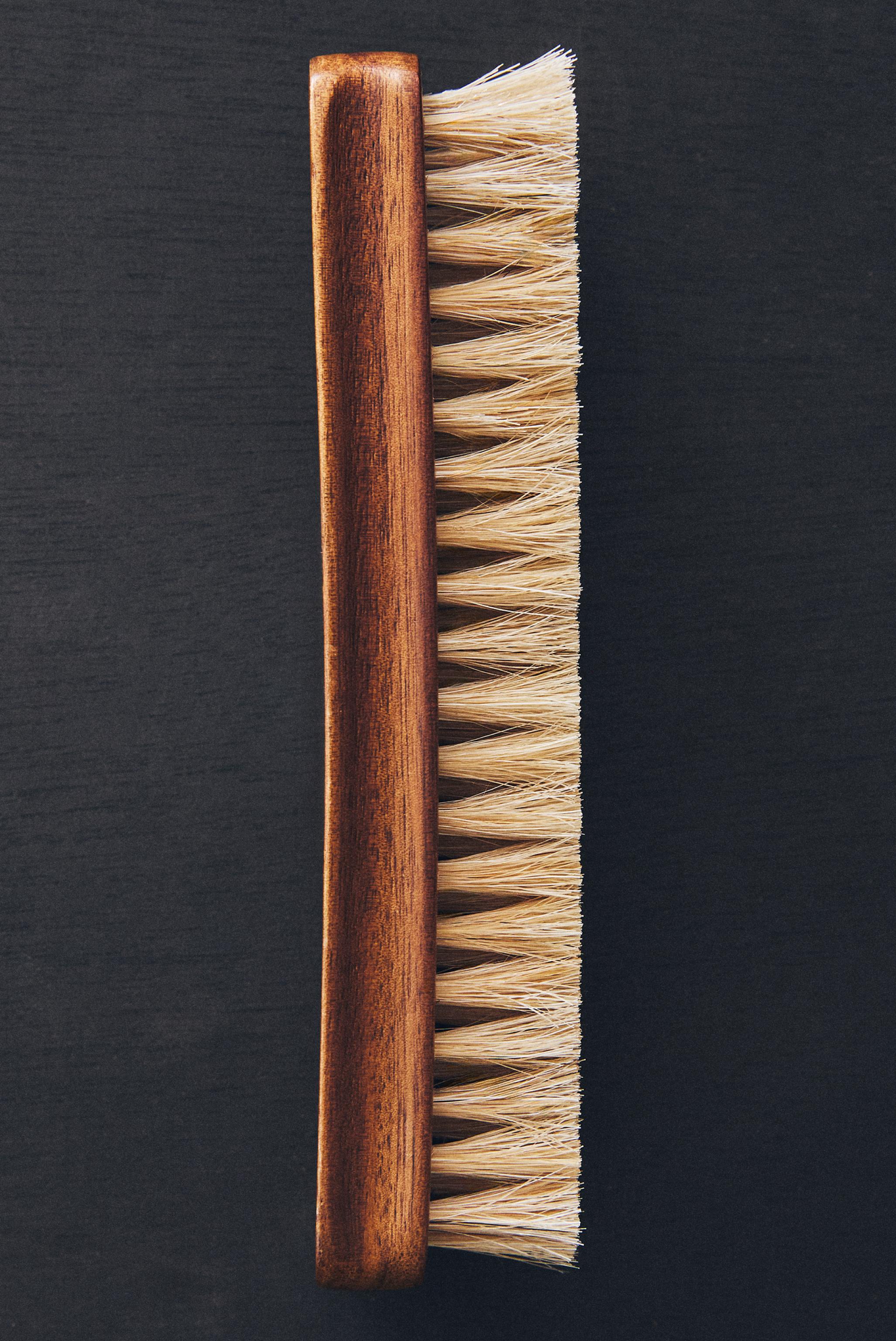 SHOE POLISHING BRUSH