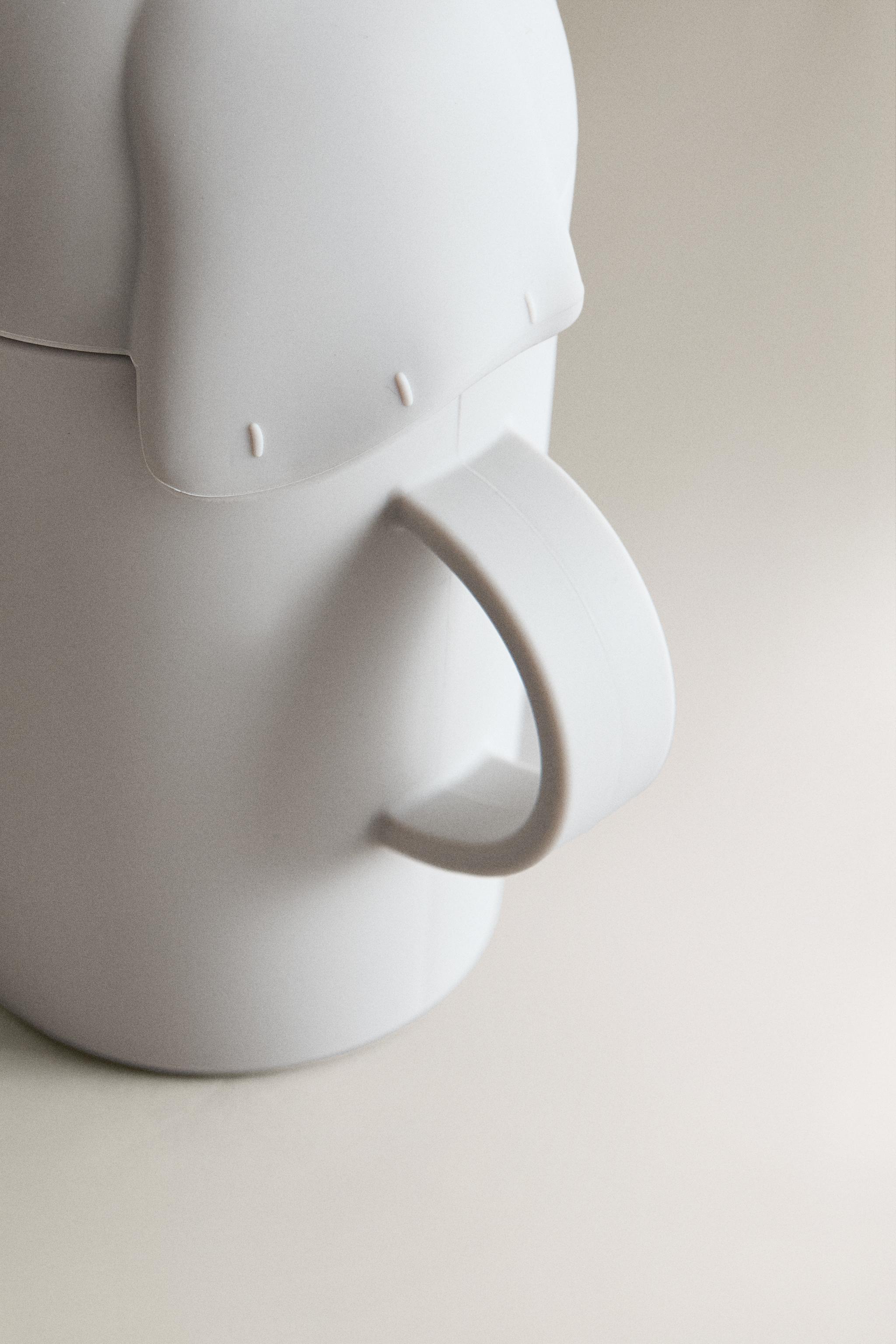 CHILDREN'S ELEPHANT TUMBLER WITH STRAW