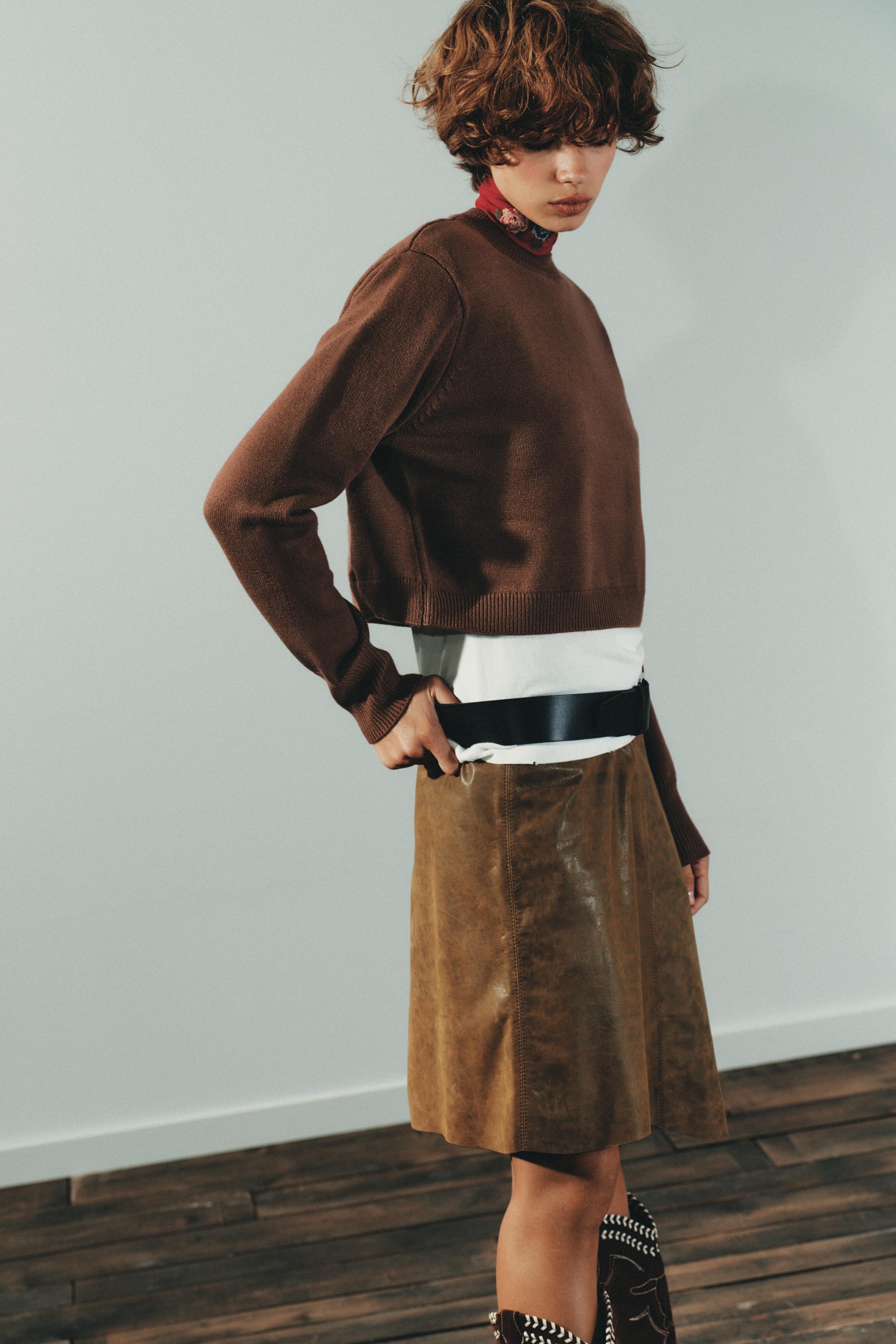 SHOULDER PAD CROPPED KNIT SWEATER