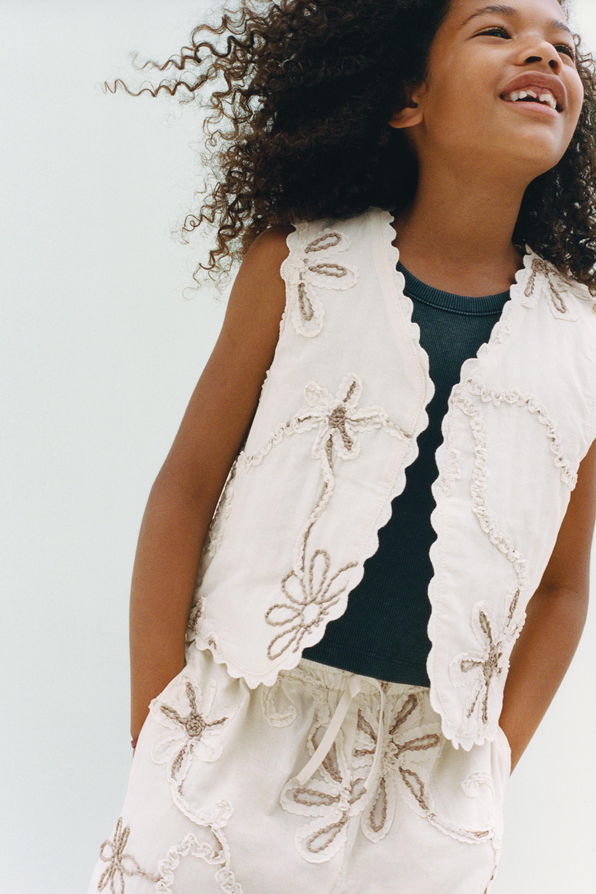 EMBROIDERED FLOWER VEST