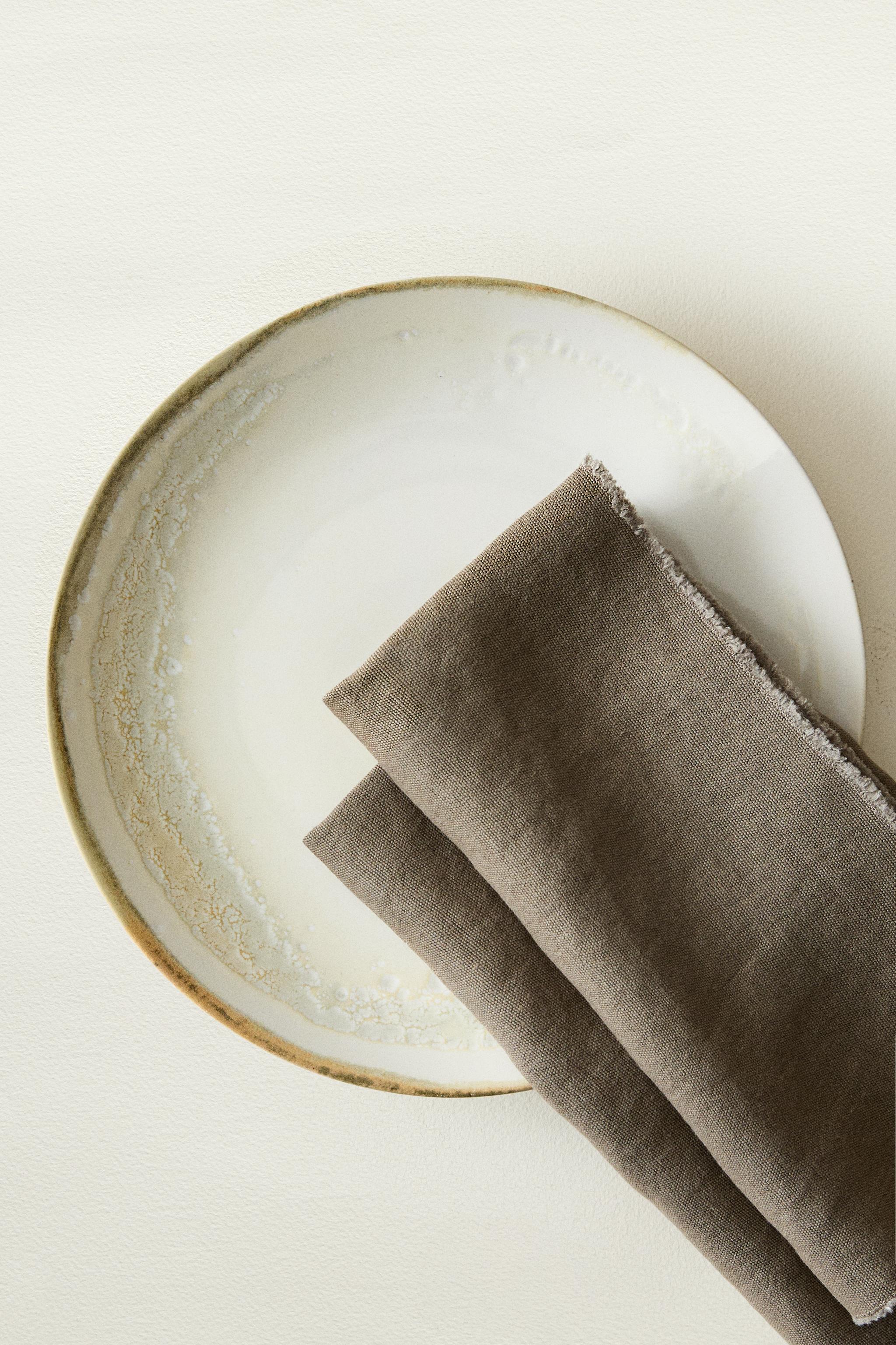 STONEWARE DINNER PLATE