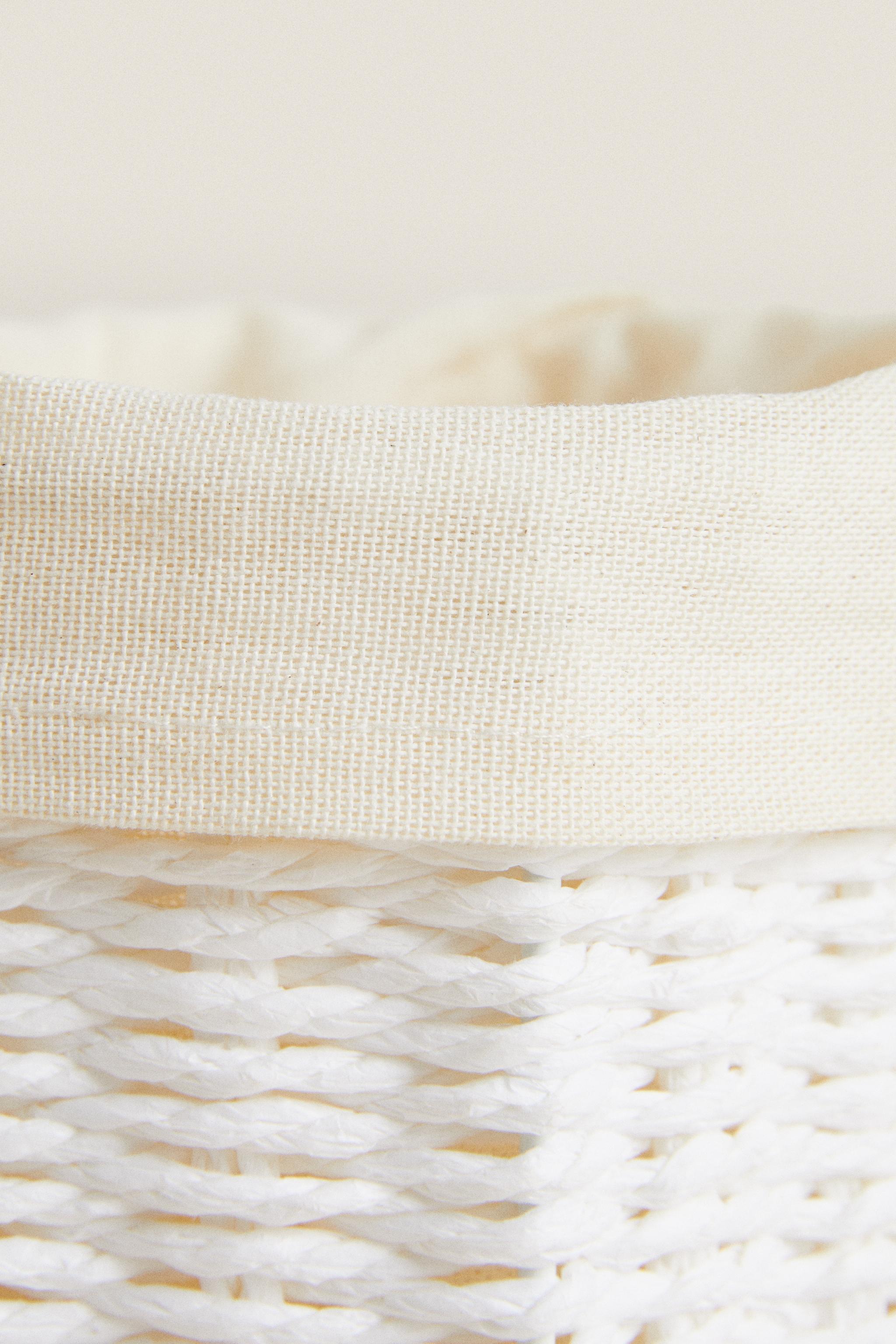 ROUND HAMPER WITH LINEN LINING