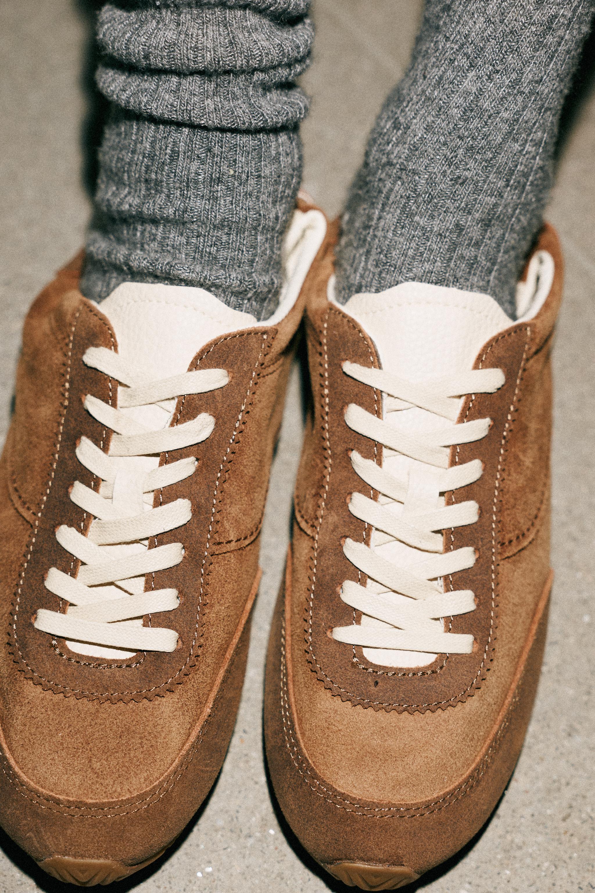 CONTRAST LEATHER SNEAKERS