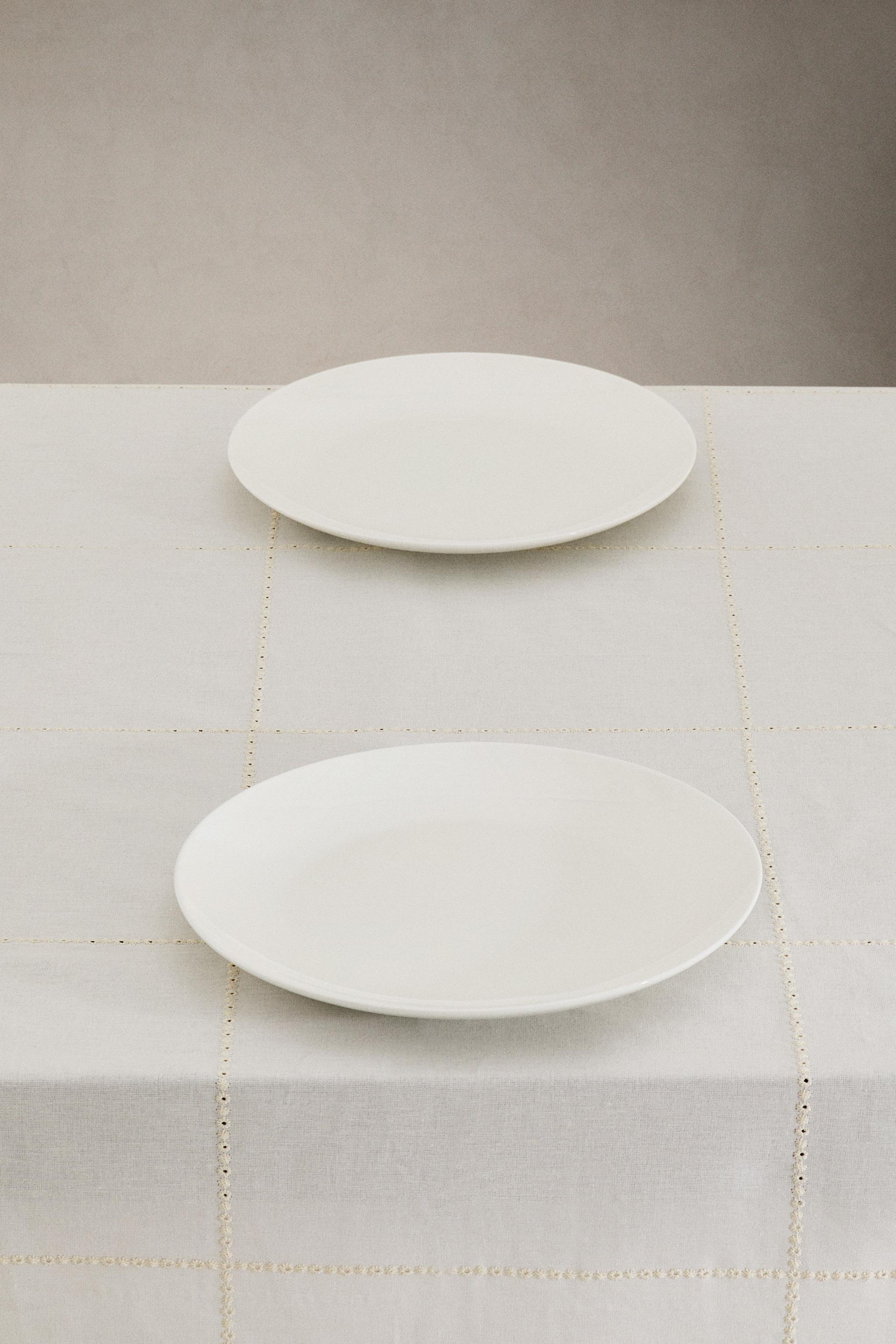 EMBROIDERED INSERT WITH FLORAL EMBROIDERY