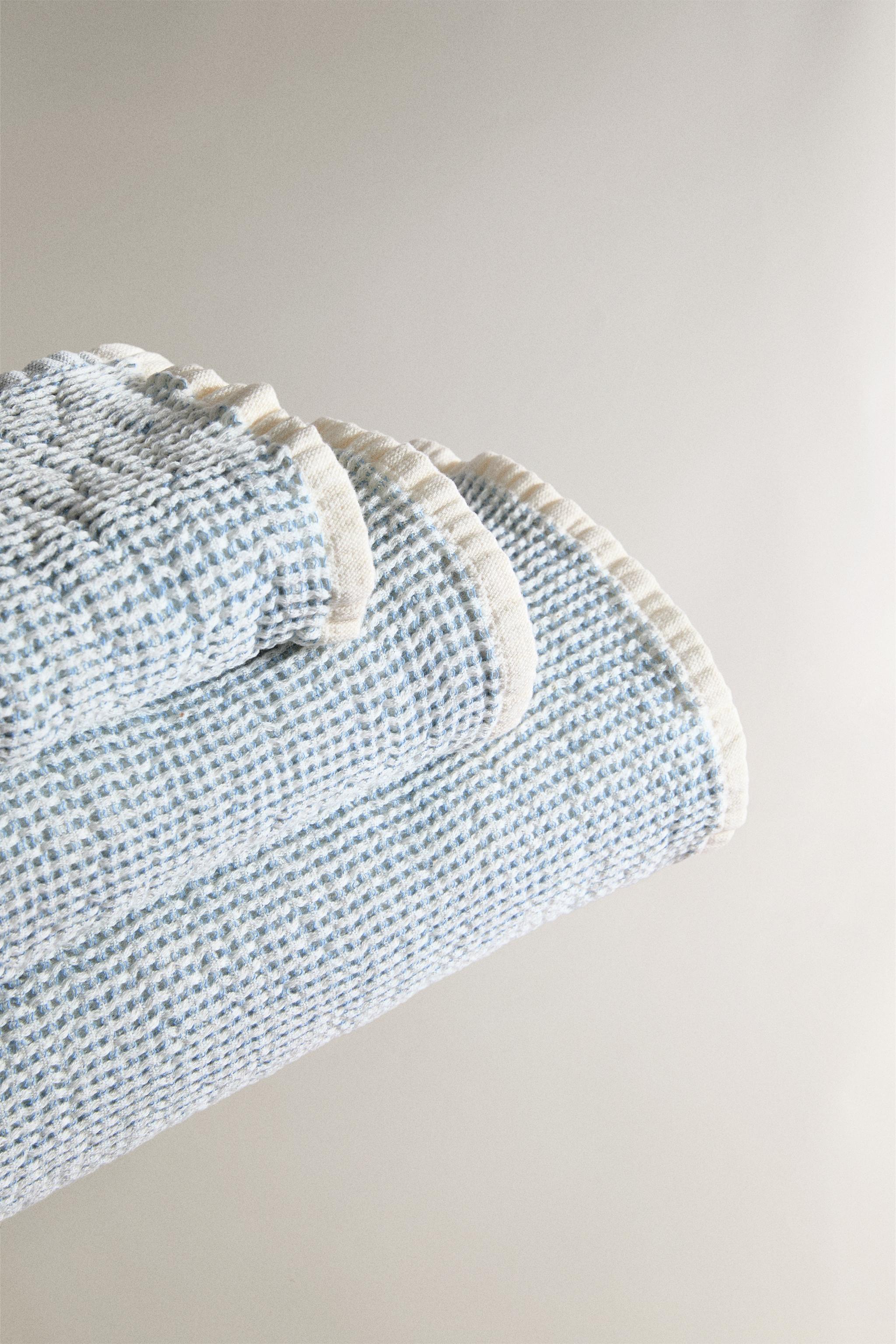 MINI WAFFLE-KNIT BATH TOWEL