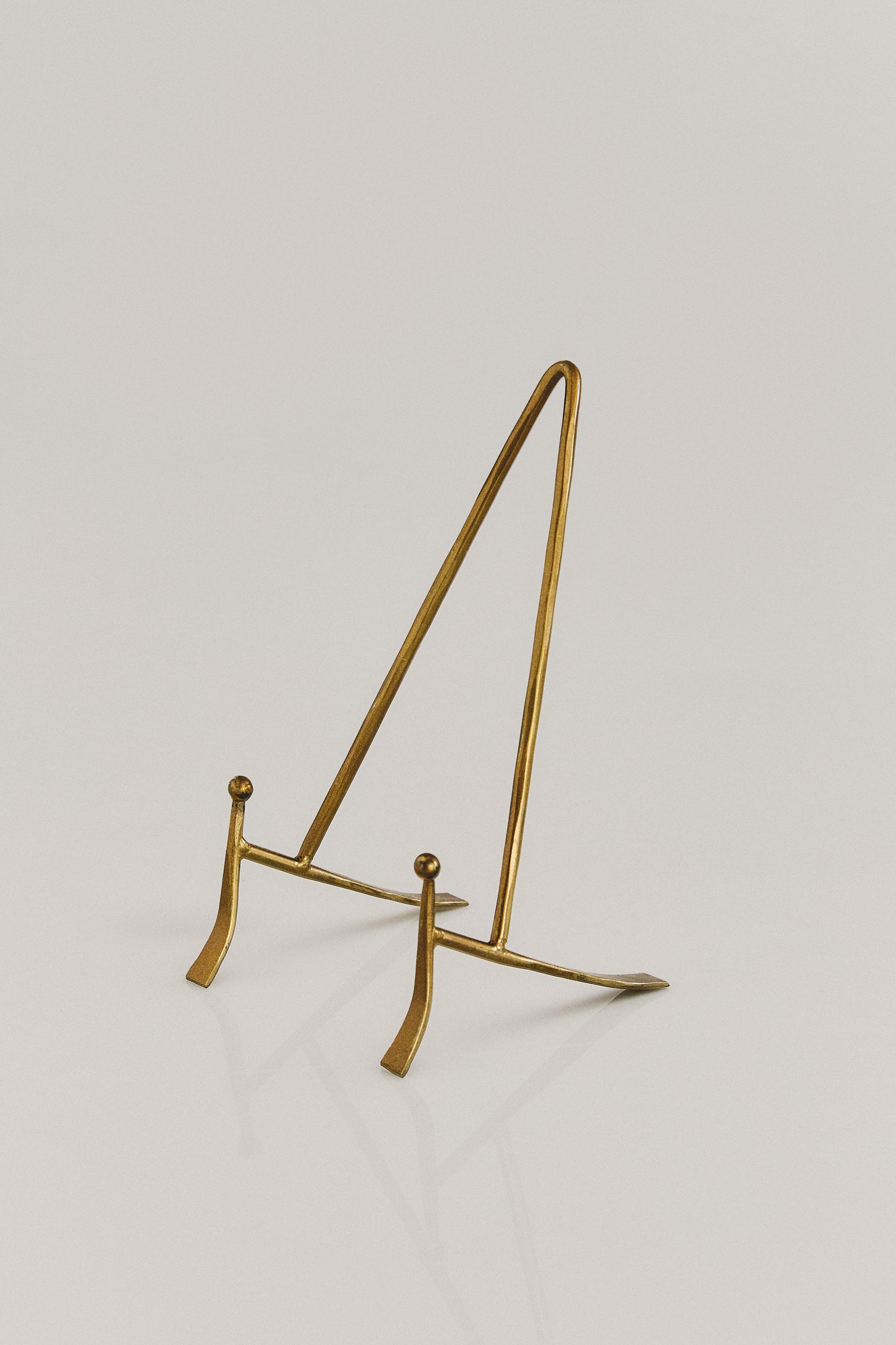 GOLD METAL DISPLAY STAND