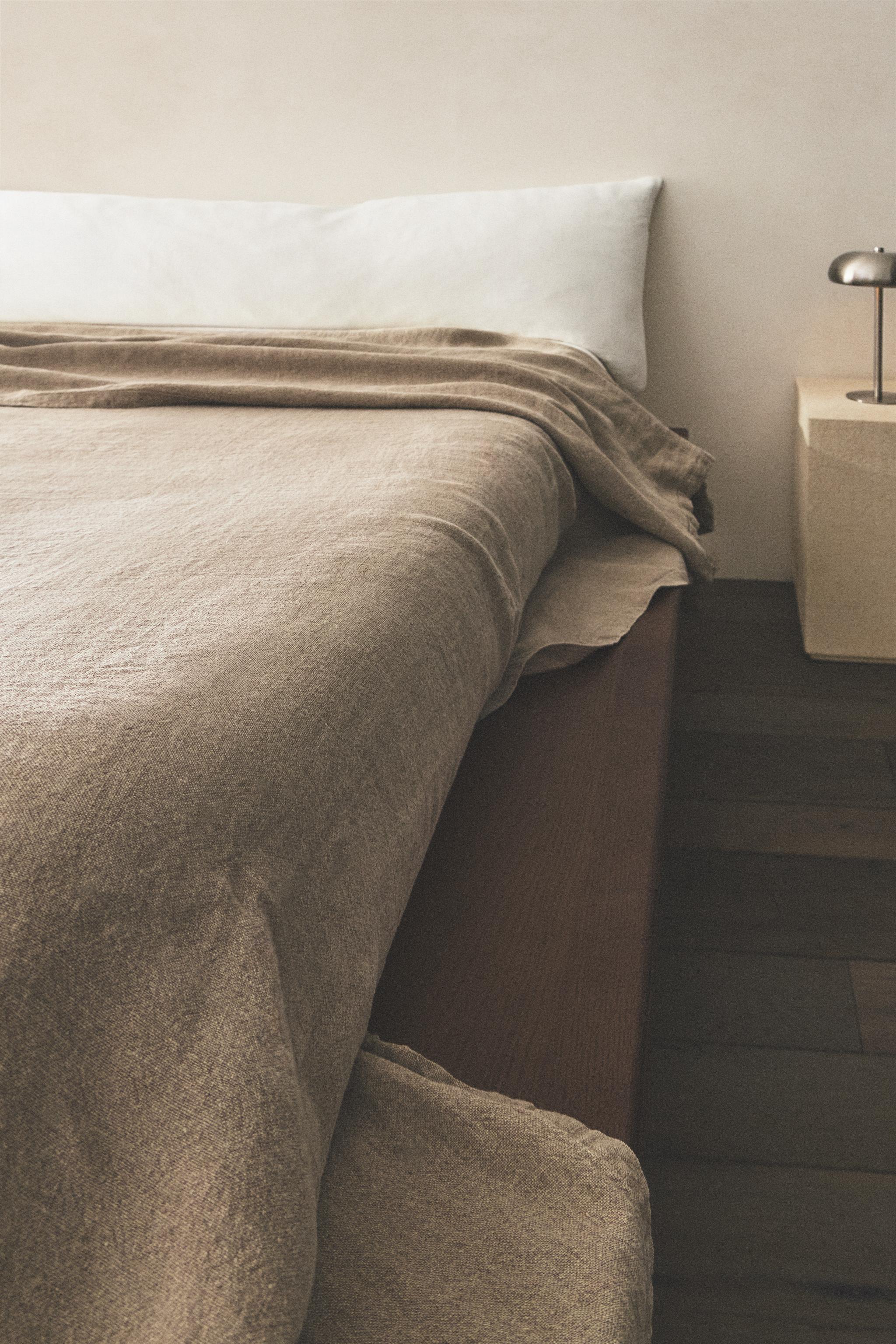 PLAIN FADED LINEN BEDSPREAD