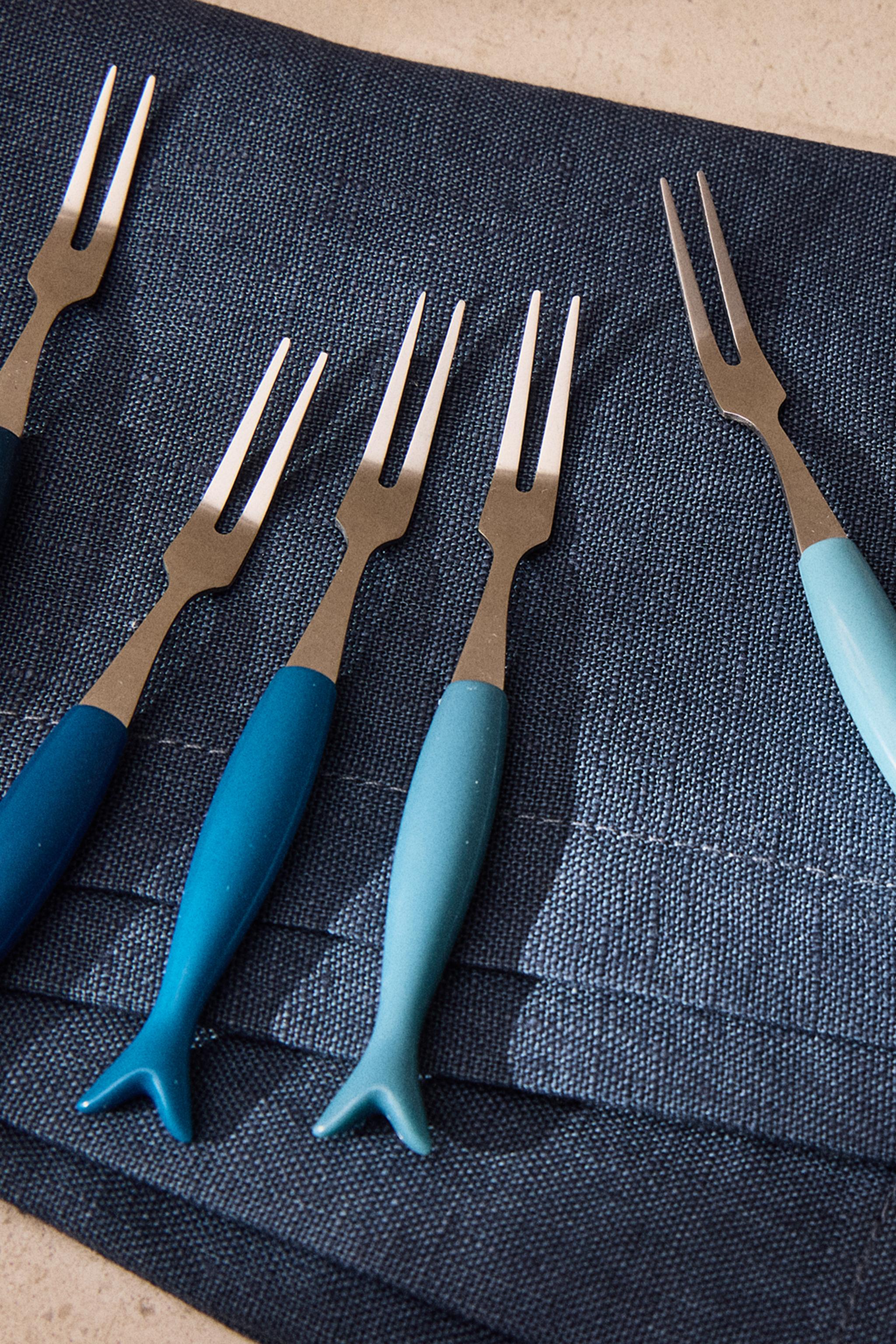 SET OF FISH APPETIZER FORKS (SET OF 8)