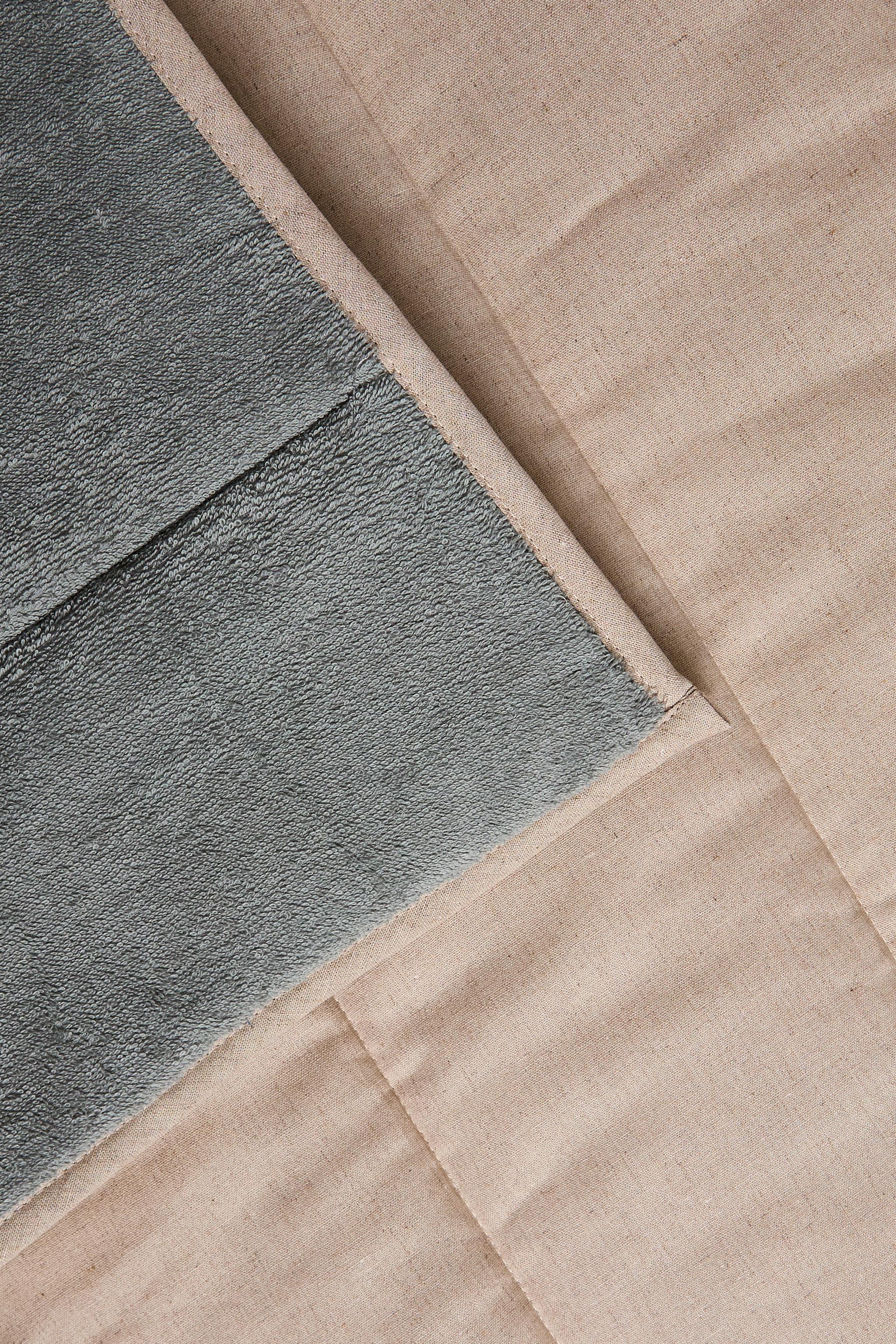 QUILTED TOPPER MADE OF TOWEL FABRIC