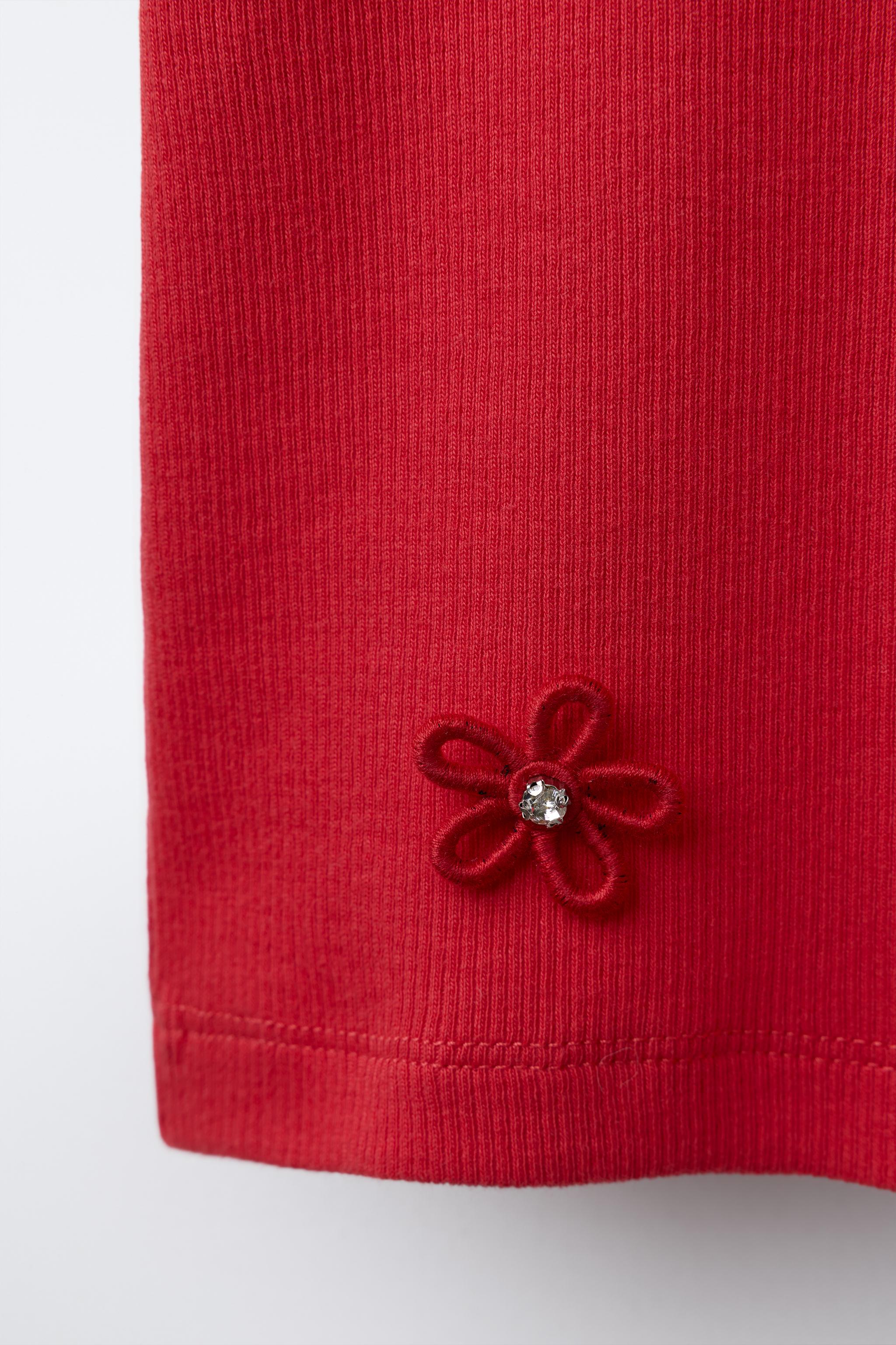 RIBBED JEWELED APPLIQUÉ SHIRT