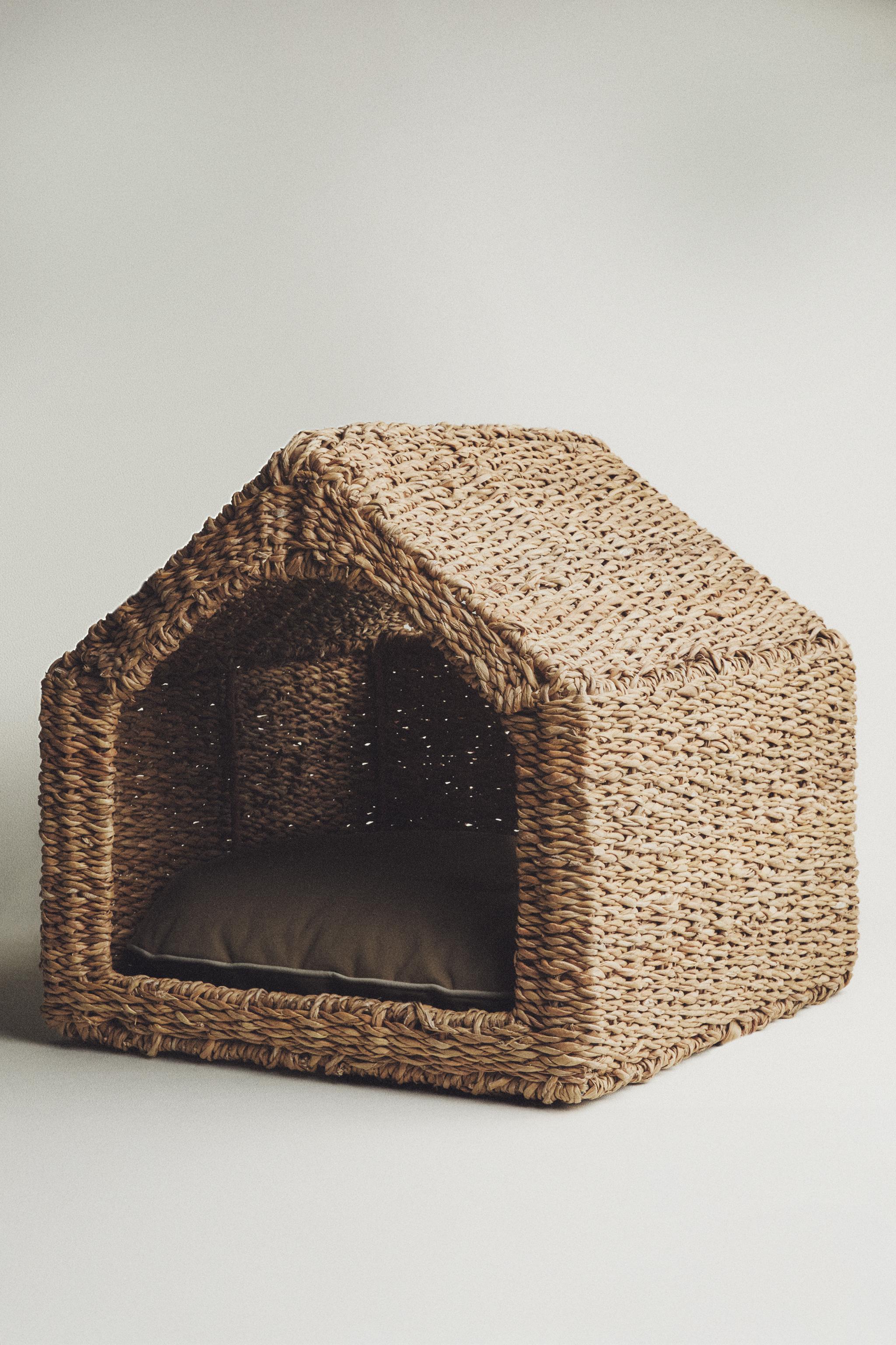 PET HOUSE