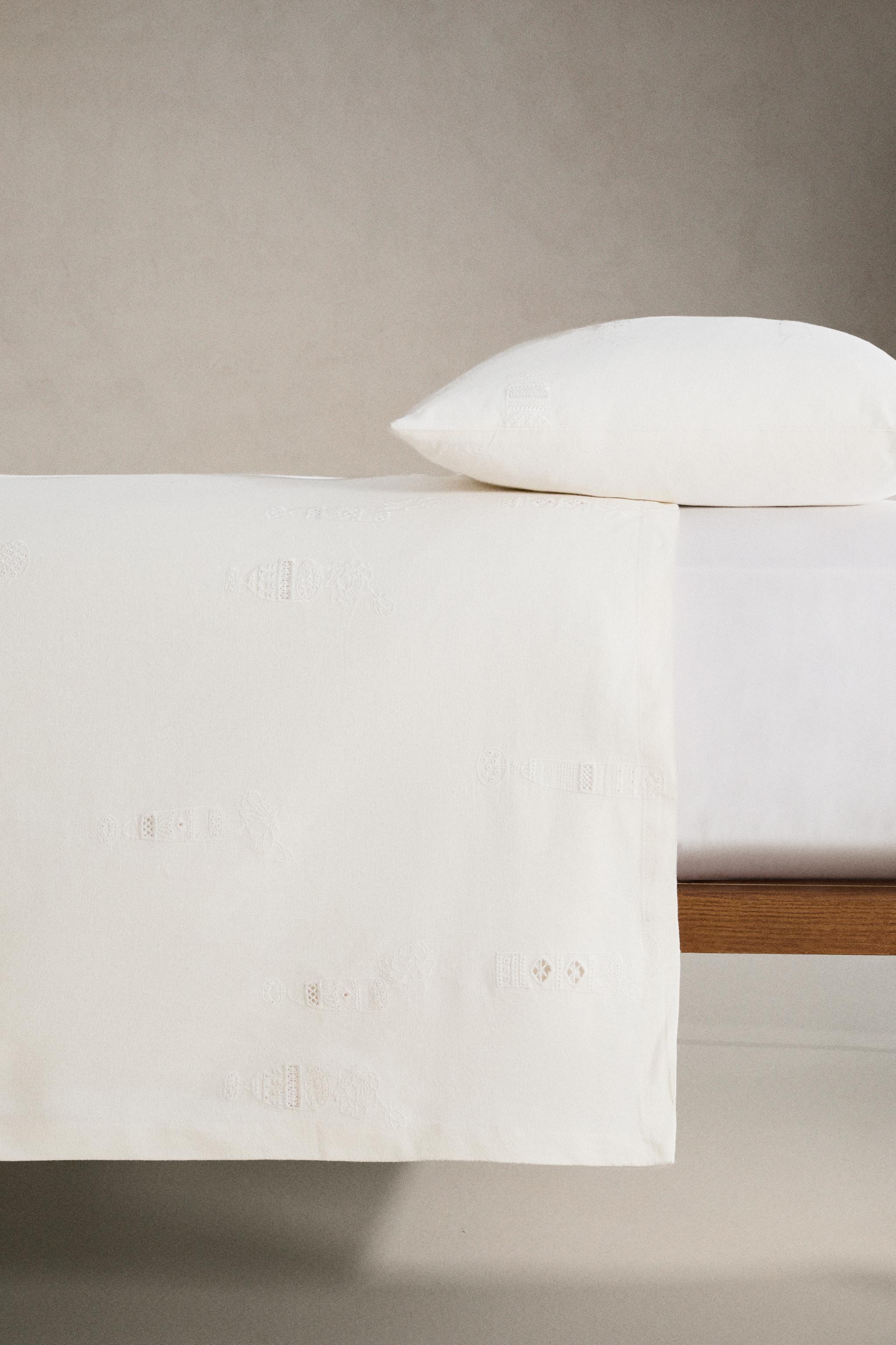 EMBROIDERED LINEN BEDSPREAD