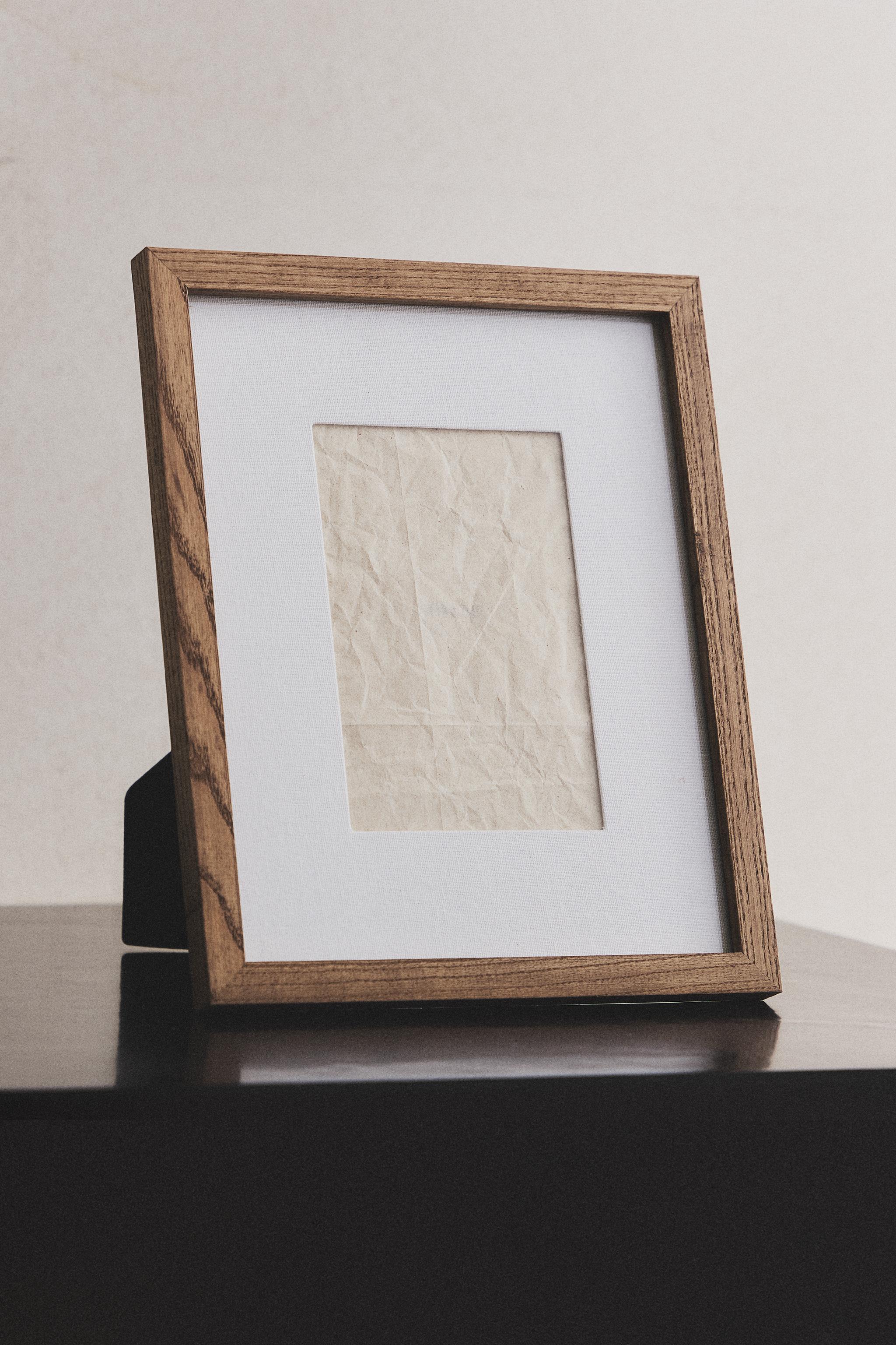 WOOD AND LINEN PICTURE FRAME