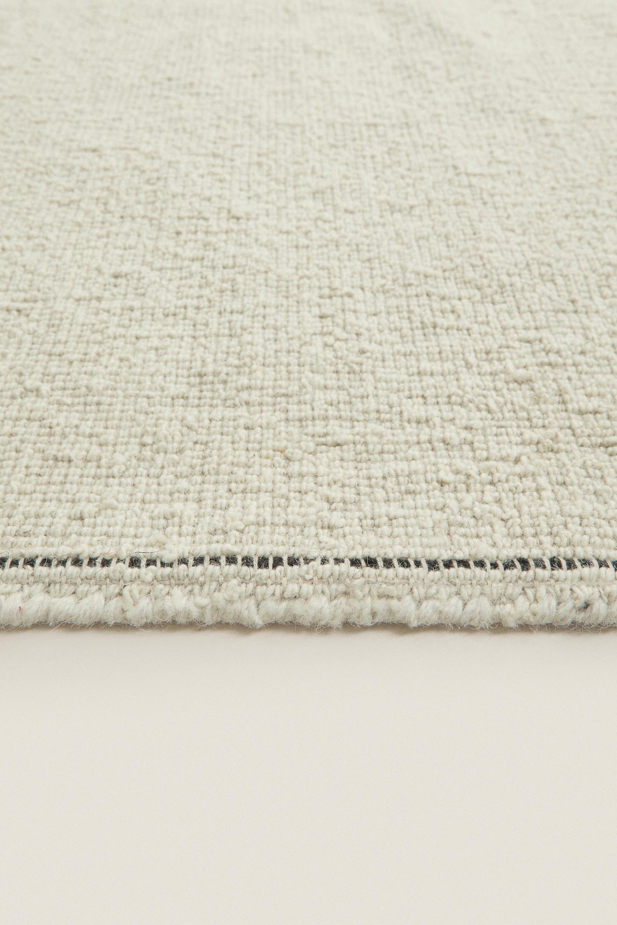 RECTANGULAR BOUCLÉ WOOL AREA RUG