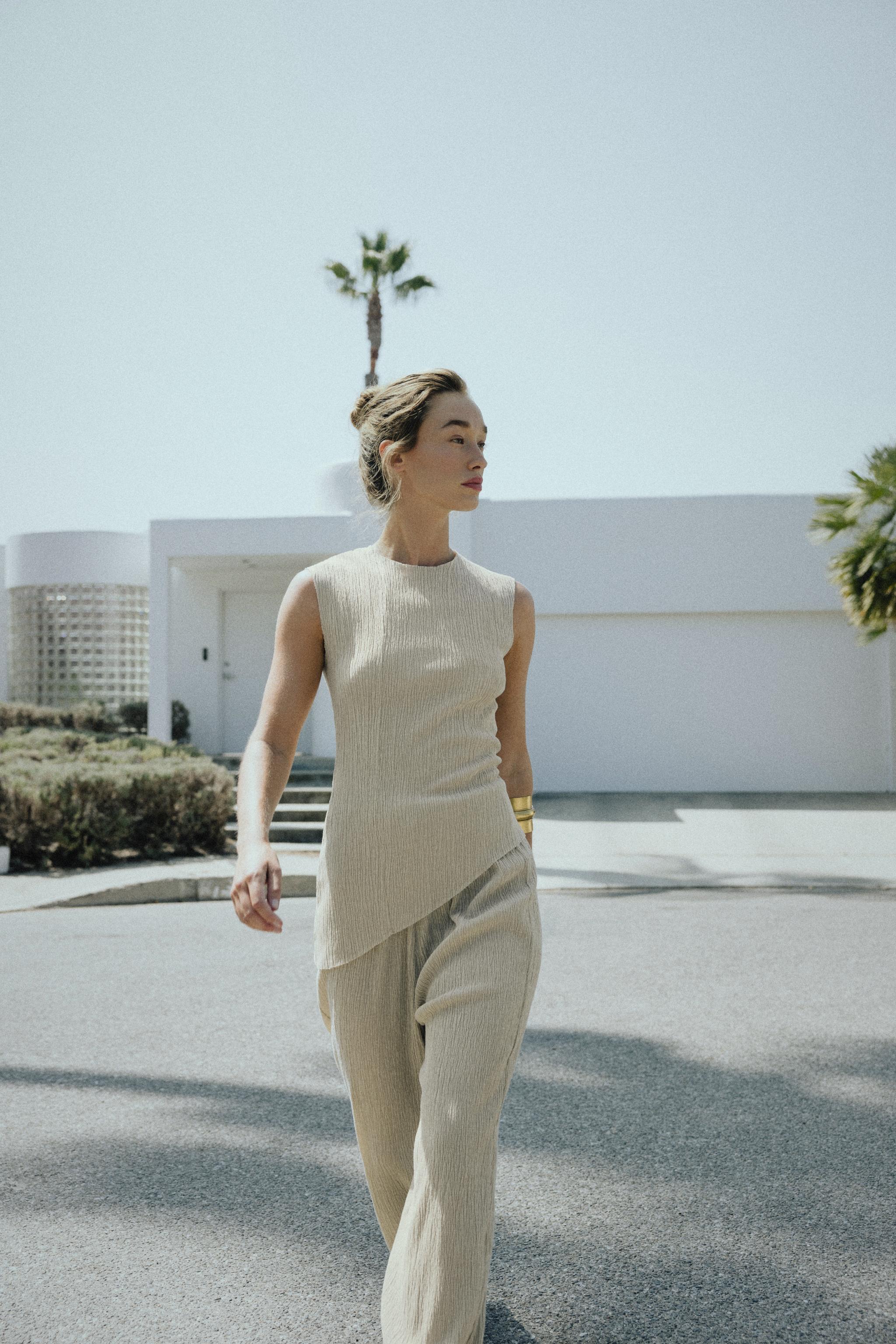 ASYMMETRIC TEXTURED TOP