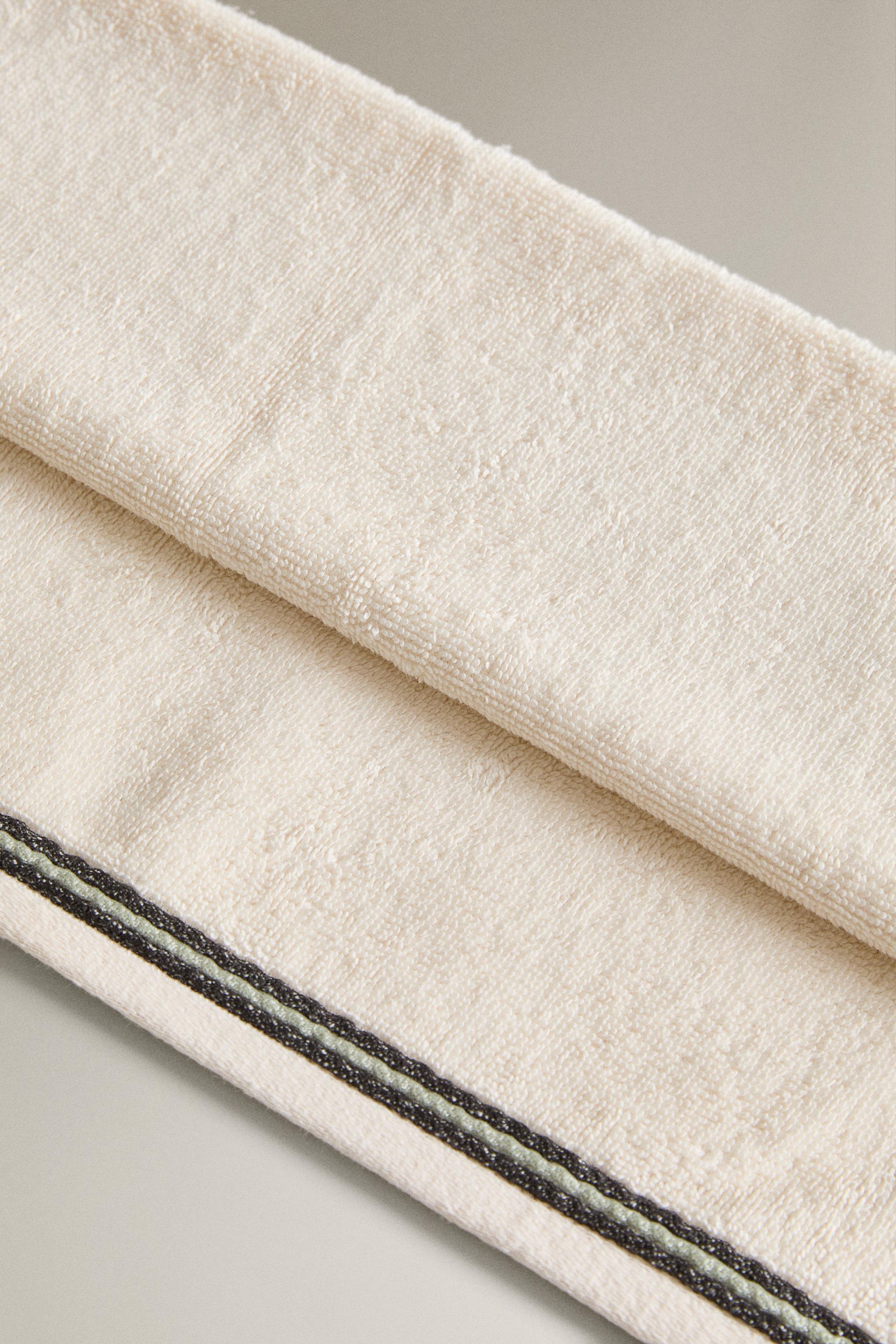 DOUBLE-TRIM COTTON TOWEL