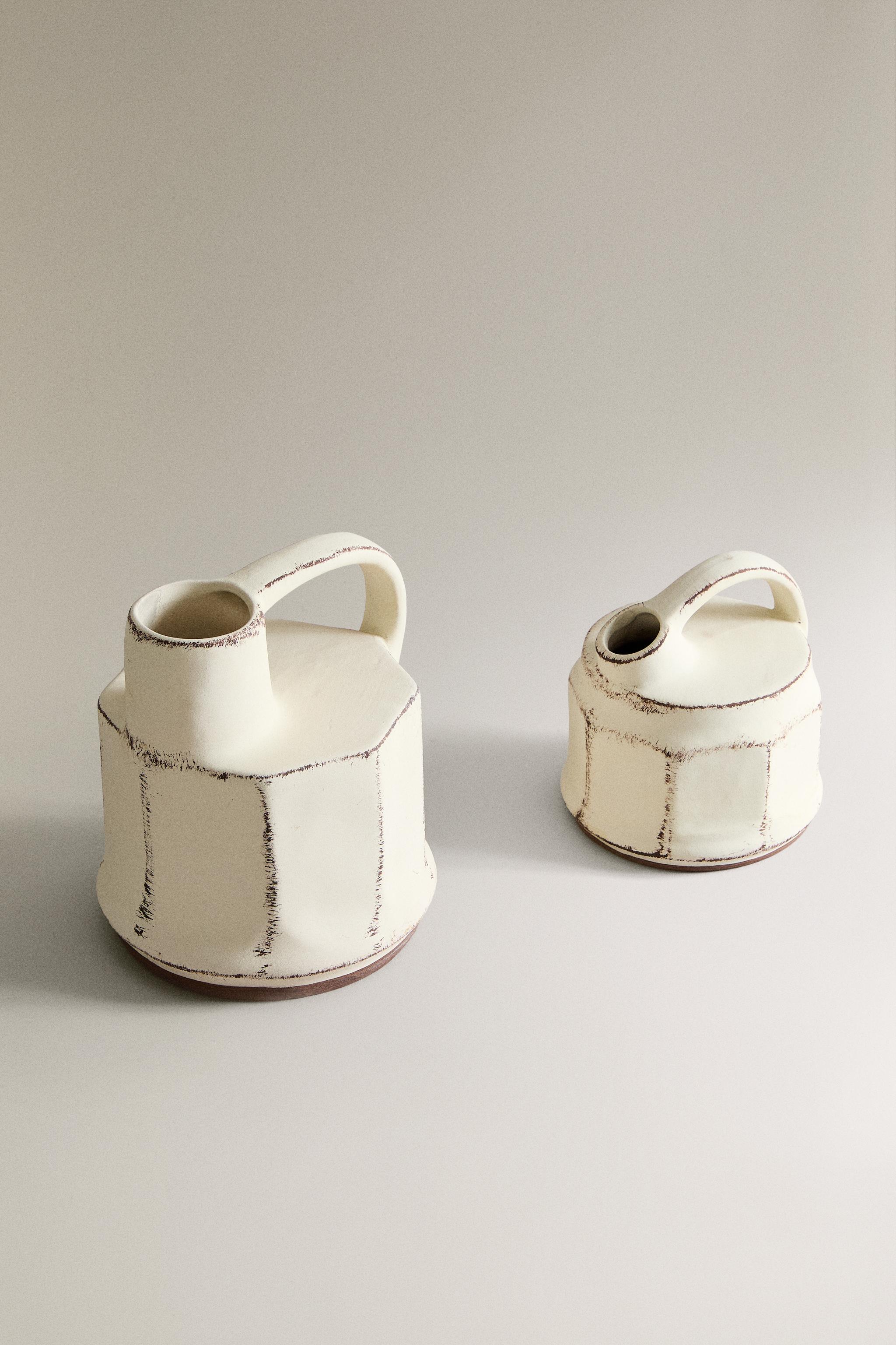 CERAMIC VASE WITH HANDLES