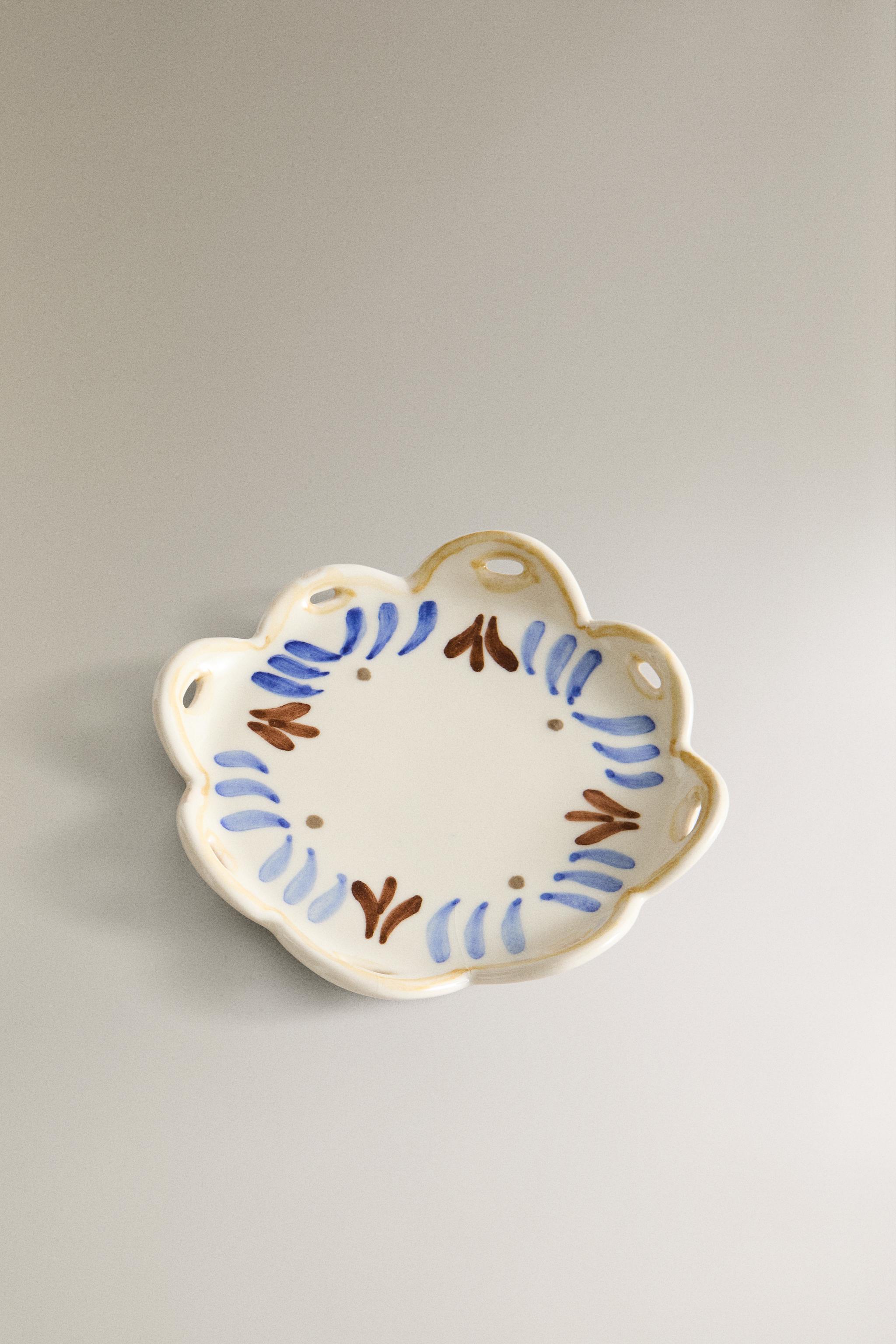 CERAMIC SIDE PLATE WITH FLORAL MOTIFS