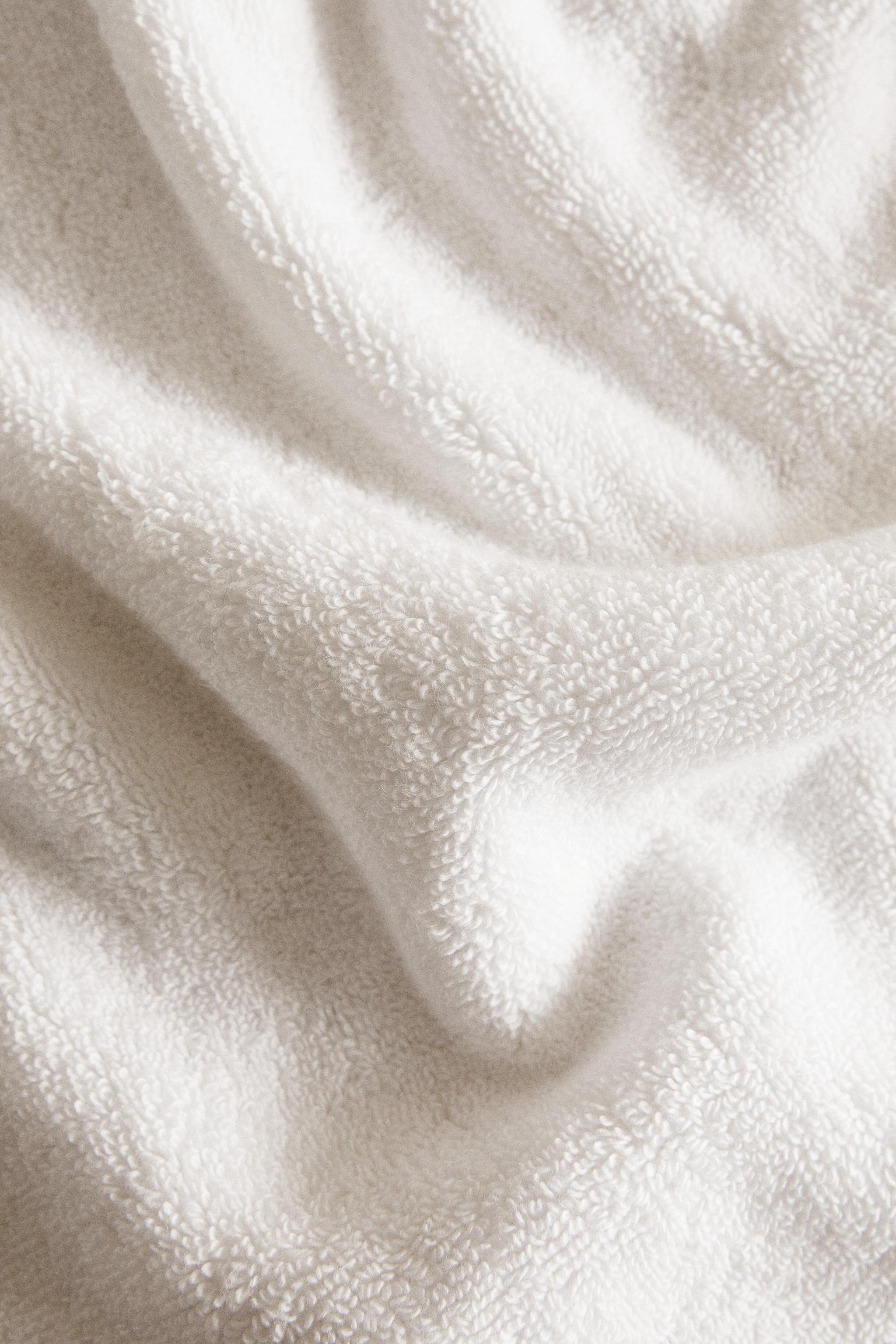 BATH TOWEL WITH CONTRAST BORDER