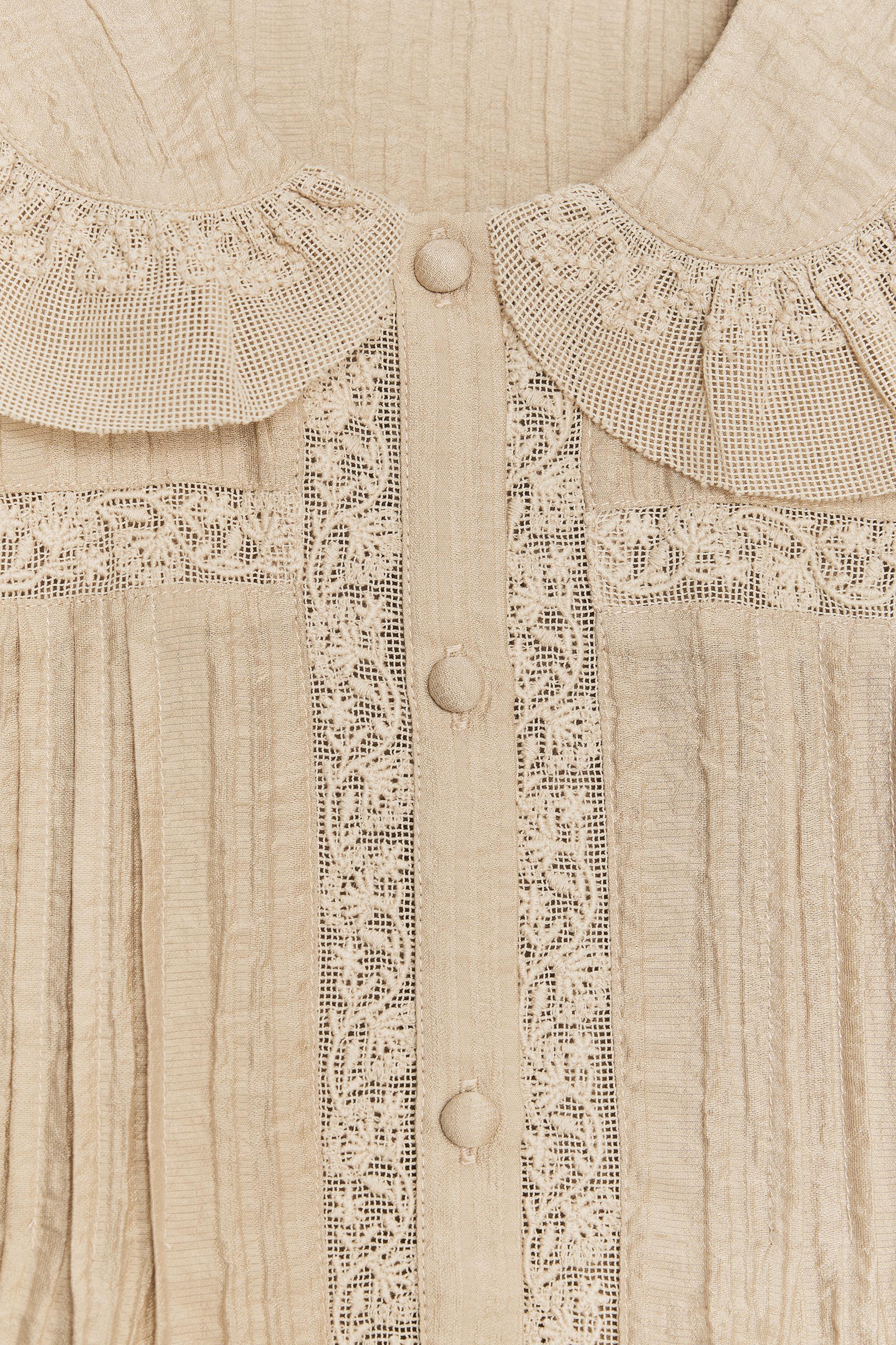 EMBROIDERED PETER PAN COLLAR SHIRT