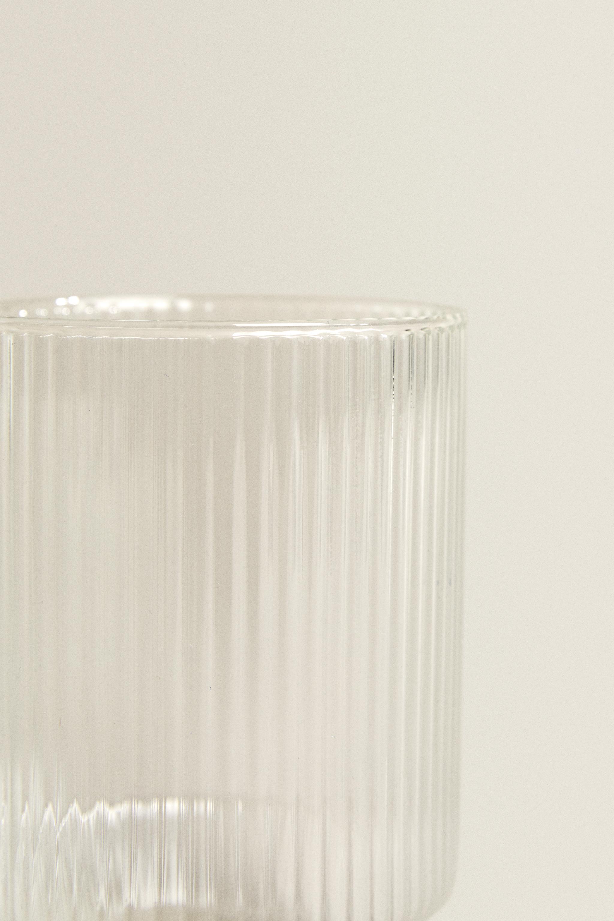 BOROSILICATE GLASS TUMBLER WITH RAISED LINES