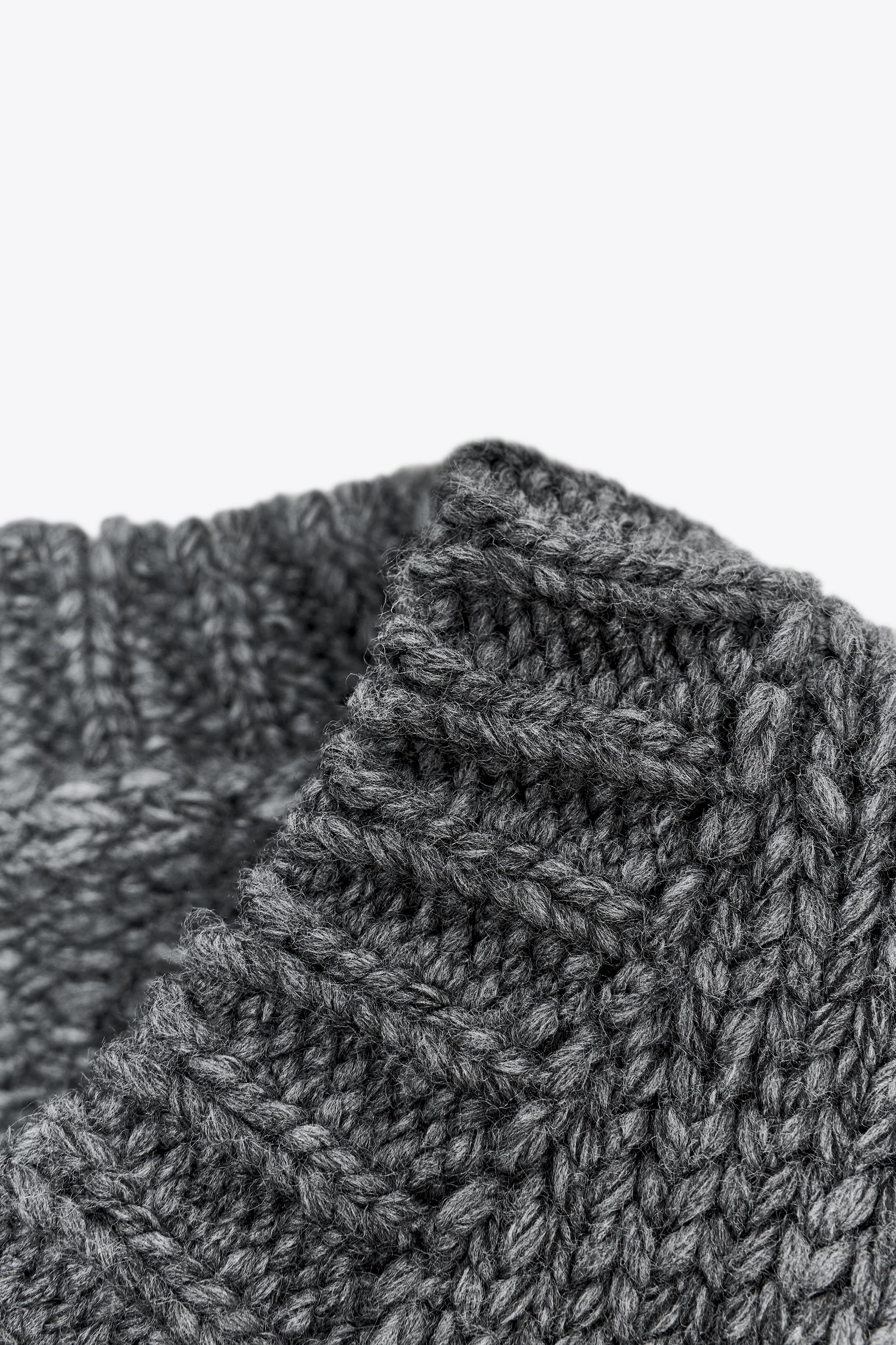 CROPPED KNIT V-NECK SWEATER