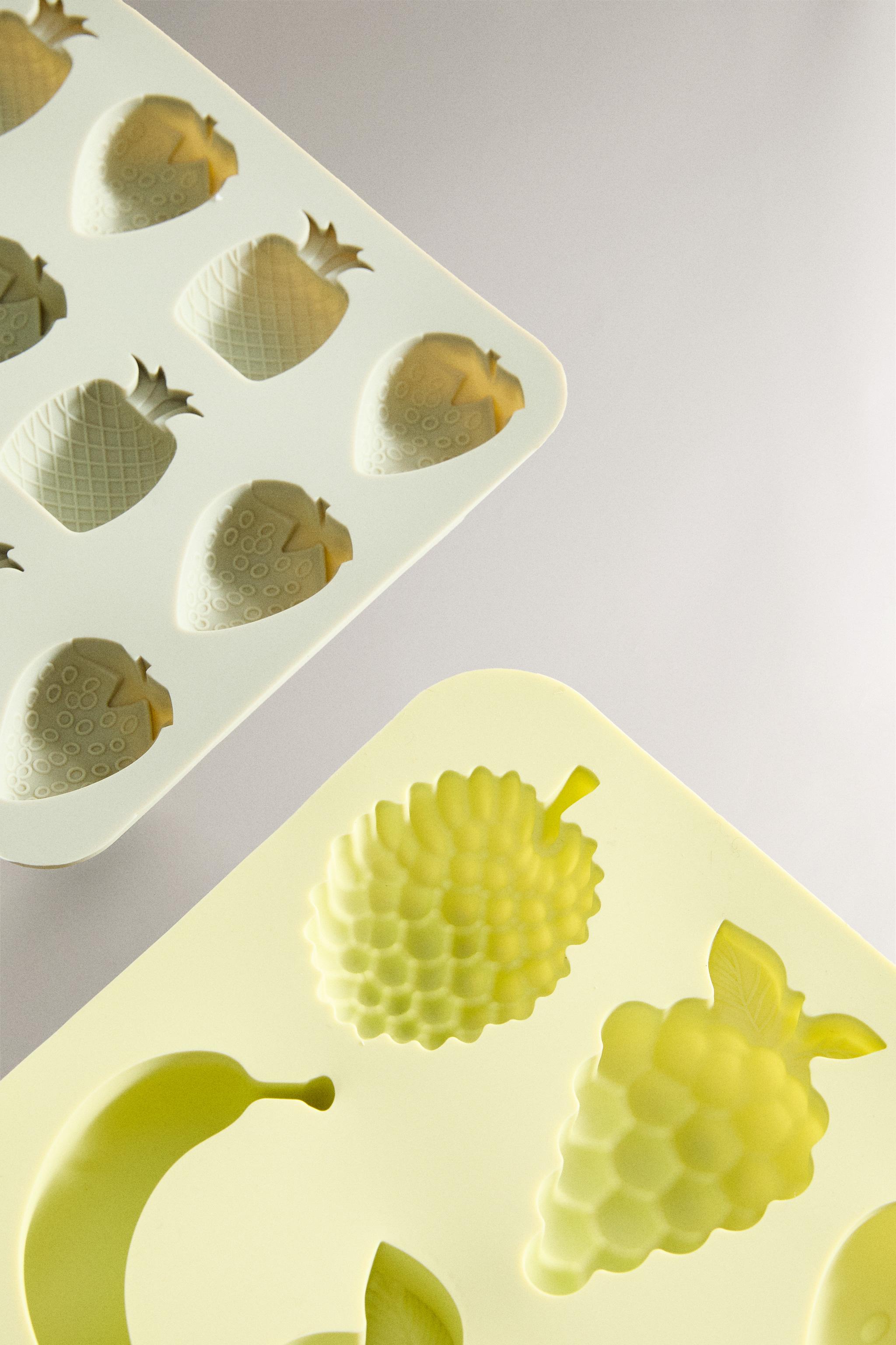 SET OF SILICONE ICE TRAYS WITH FRUIT SHAPES (SET OF 2)