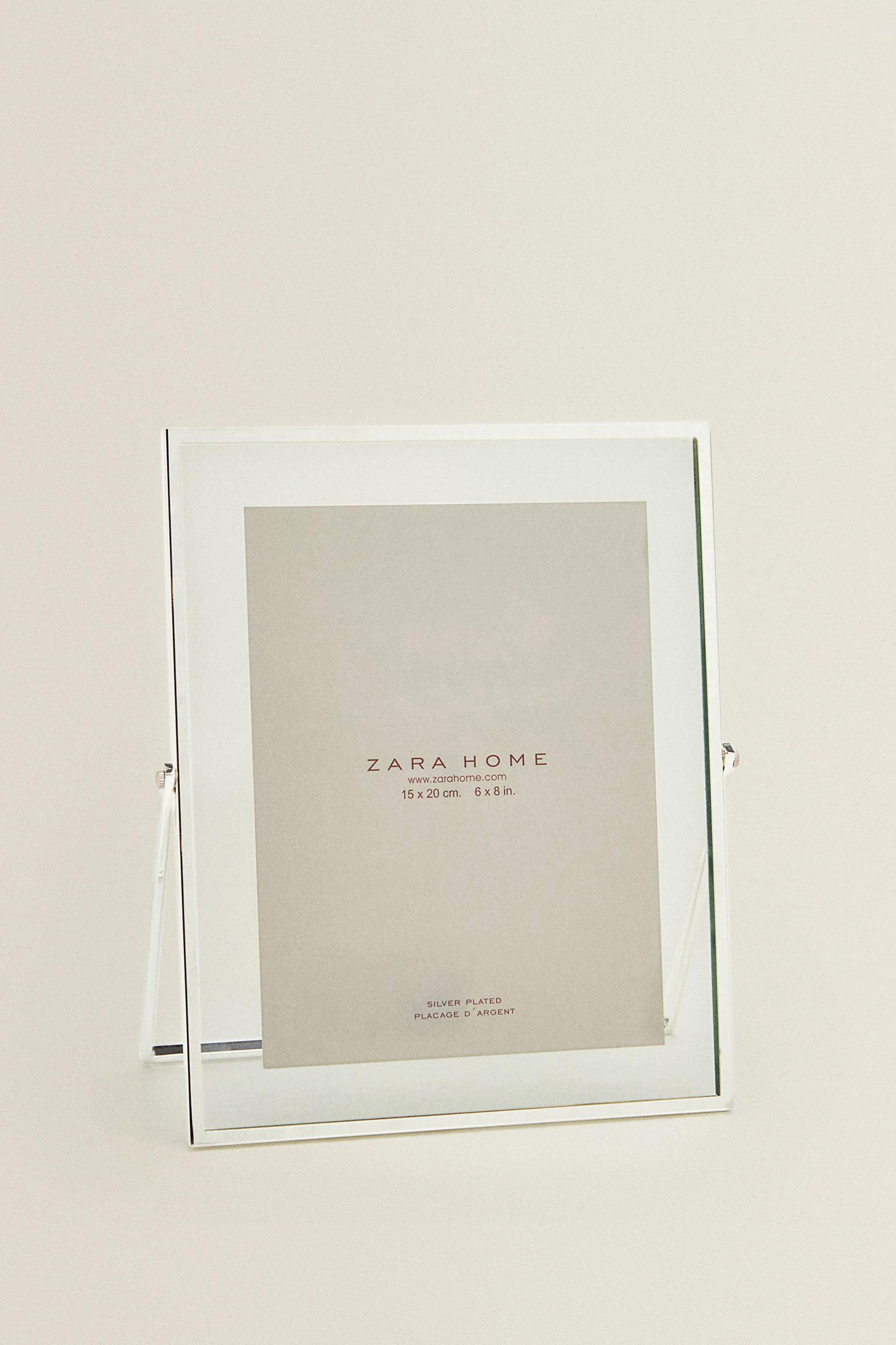 PICTURE FRAME WITH STAND