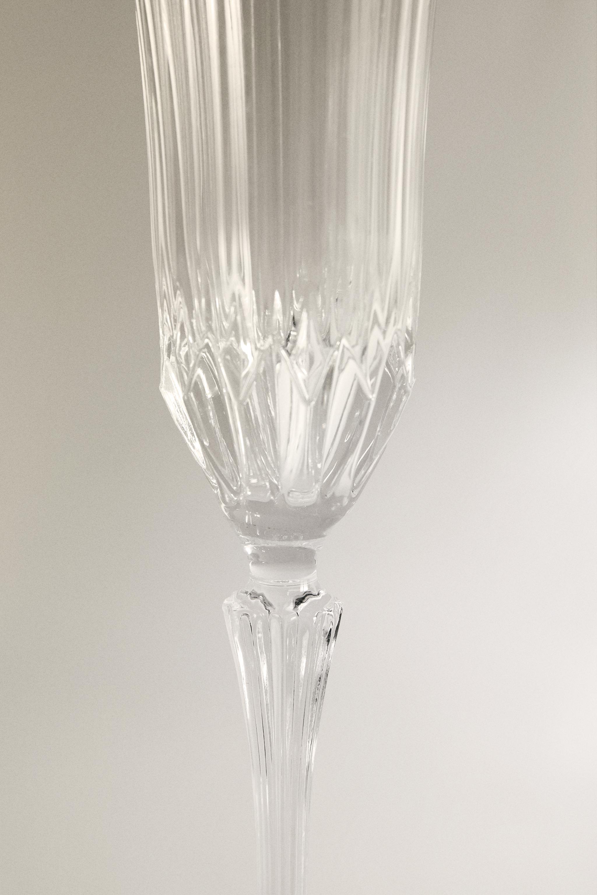 ENGRAVED CRYSTALLINE FLUTE GLASS WITH ENGRAVED GLASS EFFECT