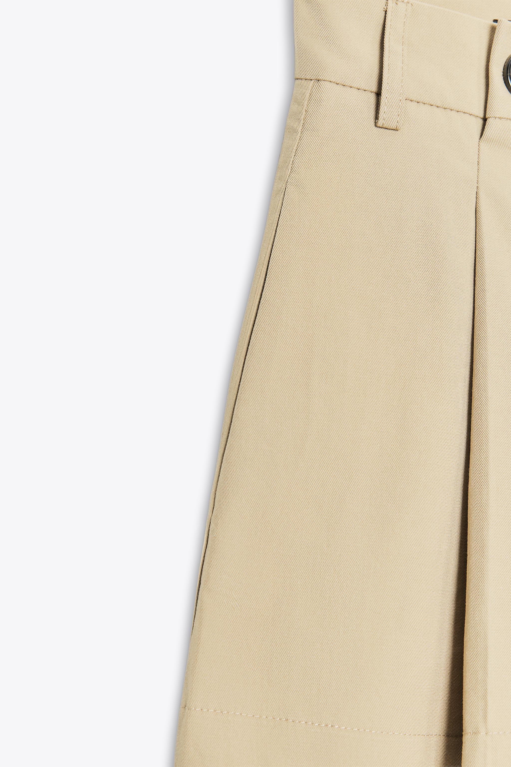 PLEATED SHORTS WITH BUTTONS