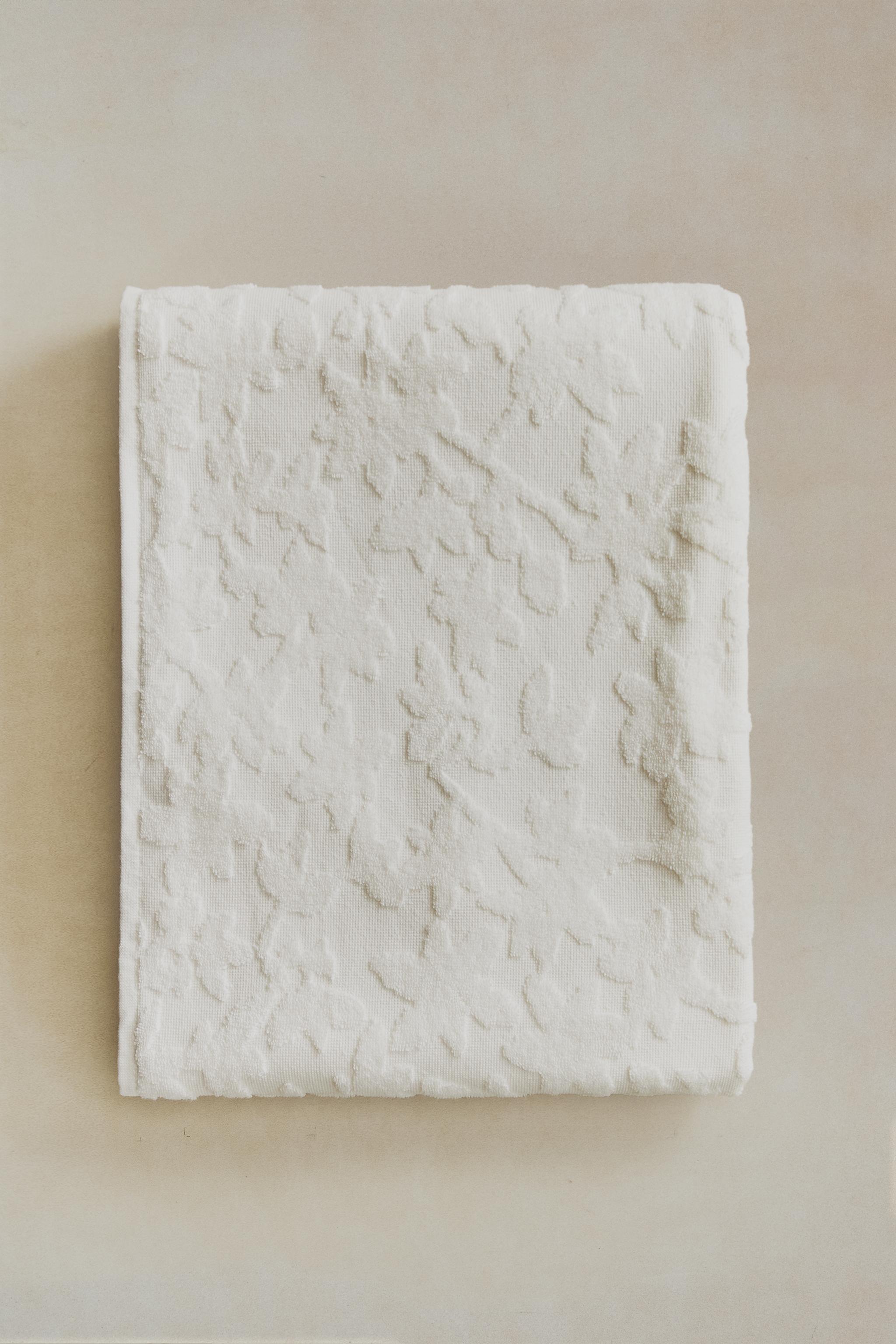 FLORAL JACQUARD BATH TOWEL