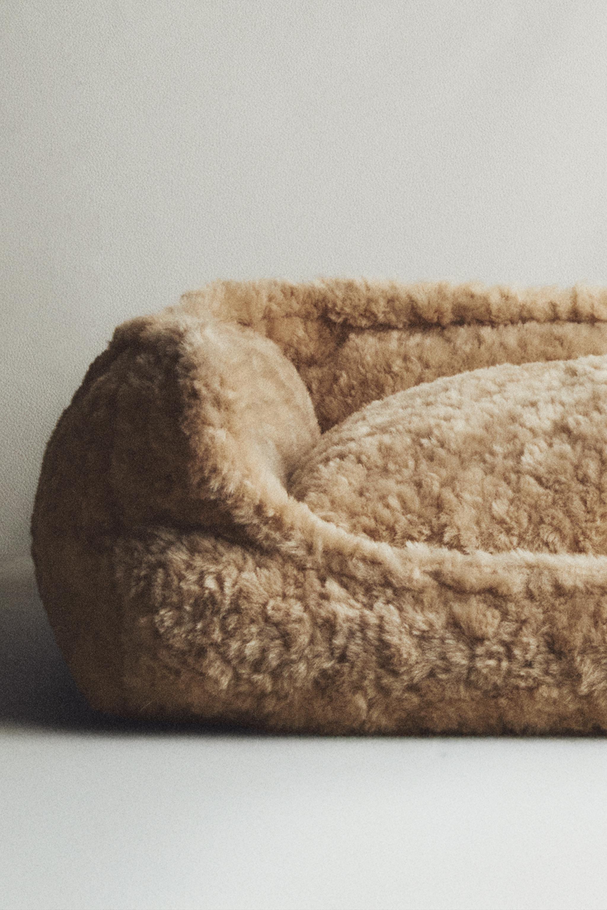 FAUX SHEARLING PET BED
