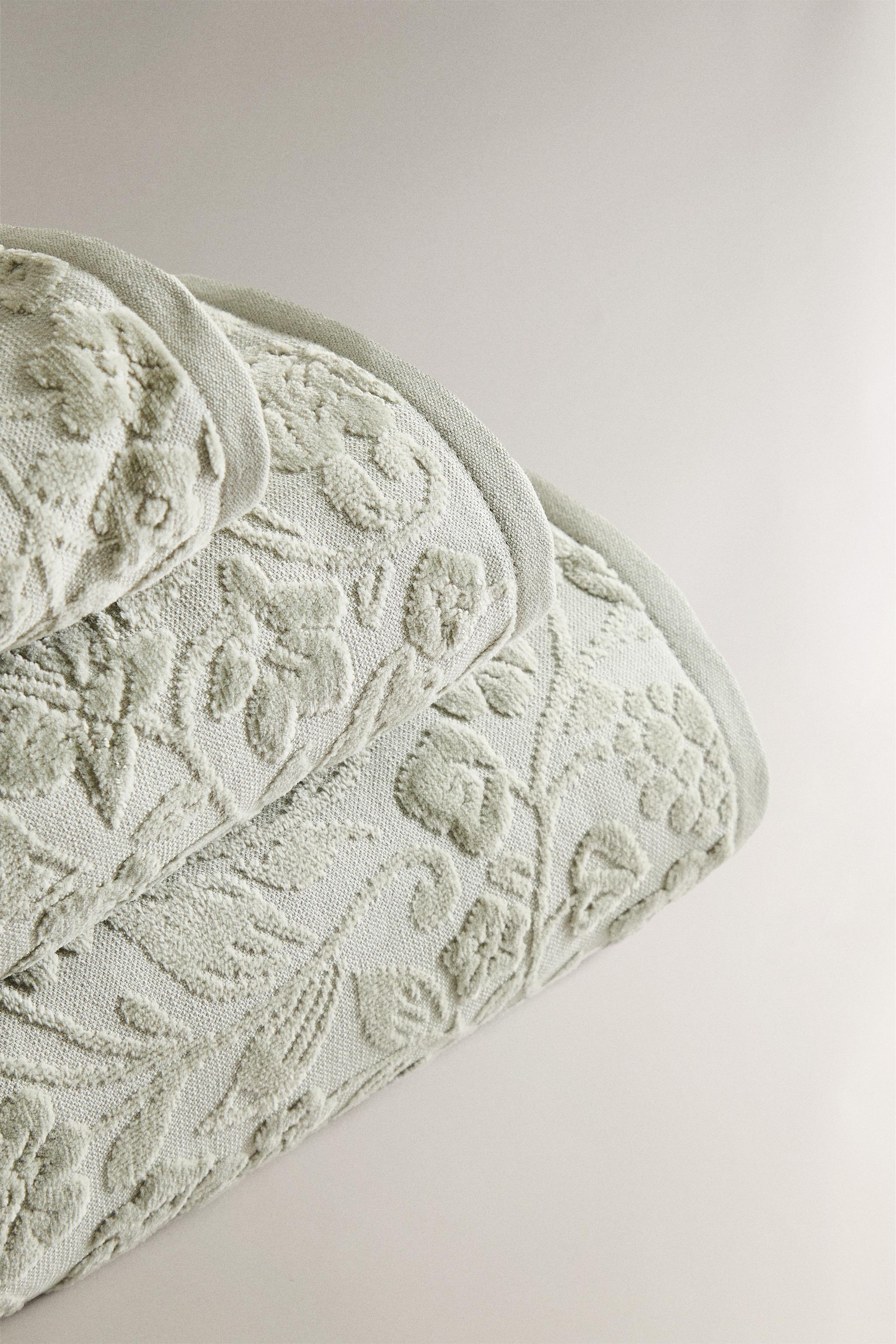 FLORAL JACQUARD BATH TOWEL