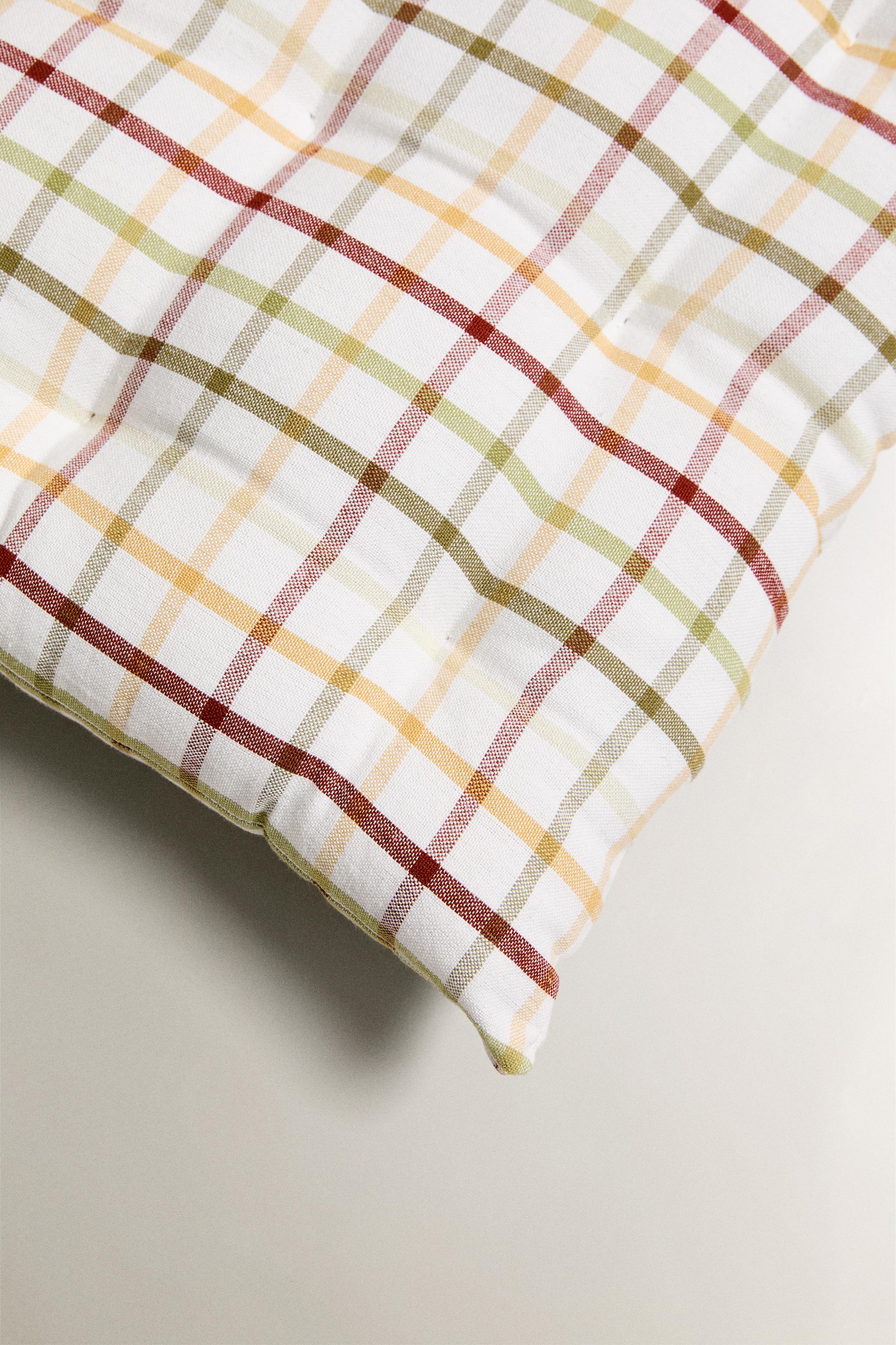 DYED THREAD SEAT CUSHION