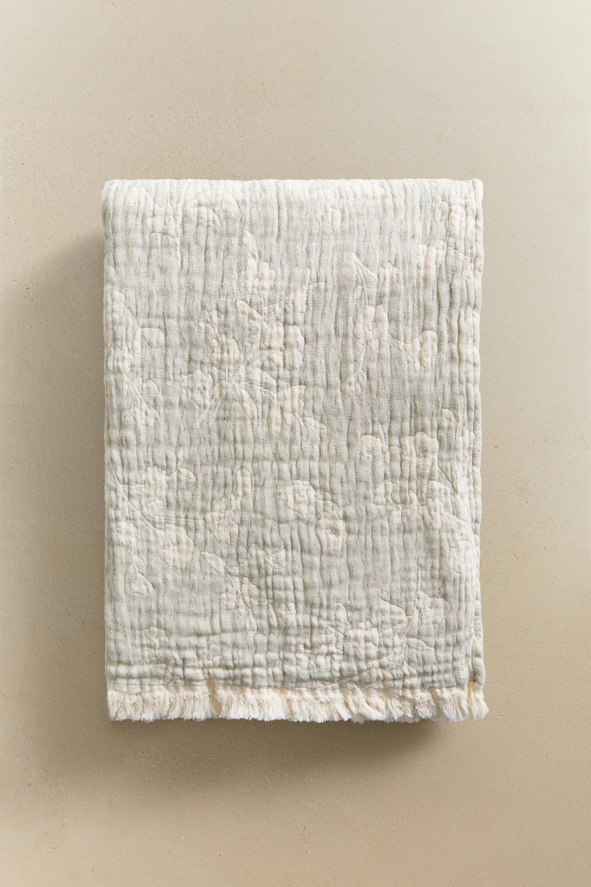 FLORAL JACQUARD BLANKET