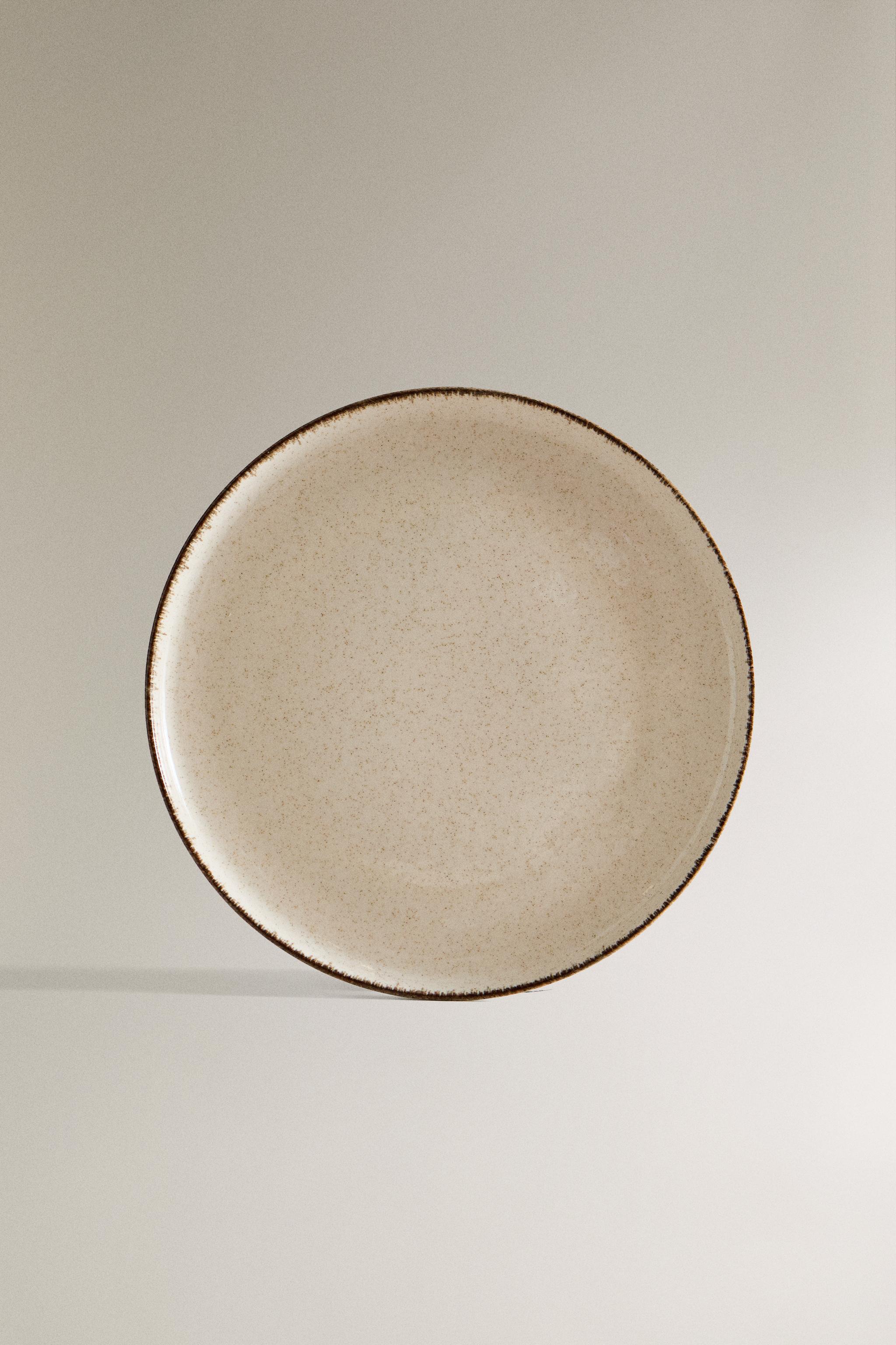 PORCELAIN DINNER PLATE WITH ANTIQUE FINISH RIM